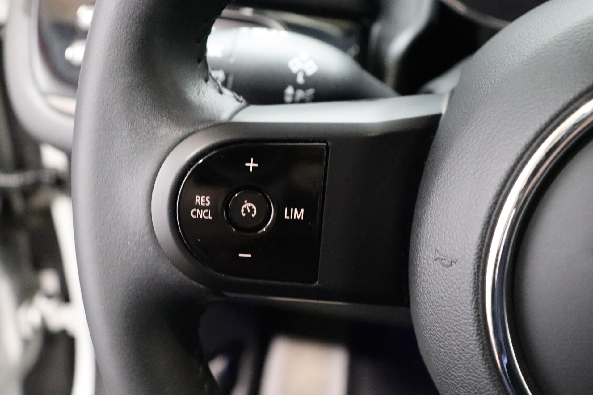 MINI Countryman F60 1.5i Cooper S E ALL4-image-17