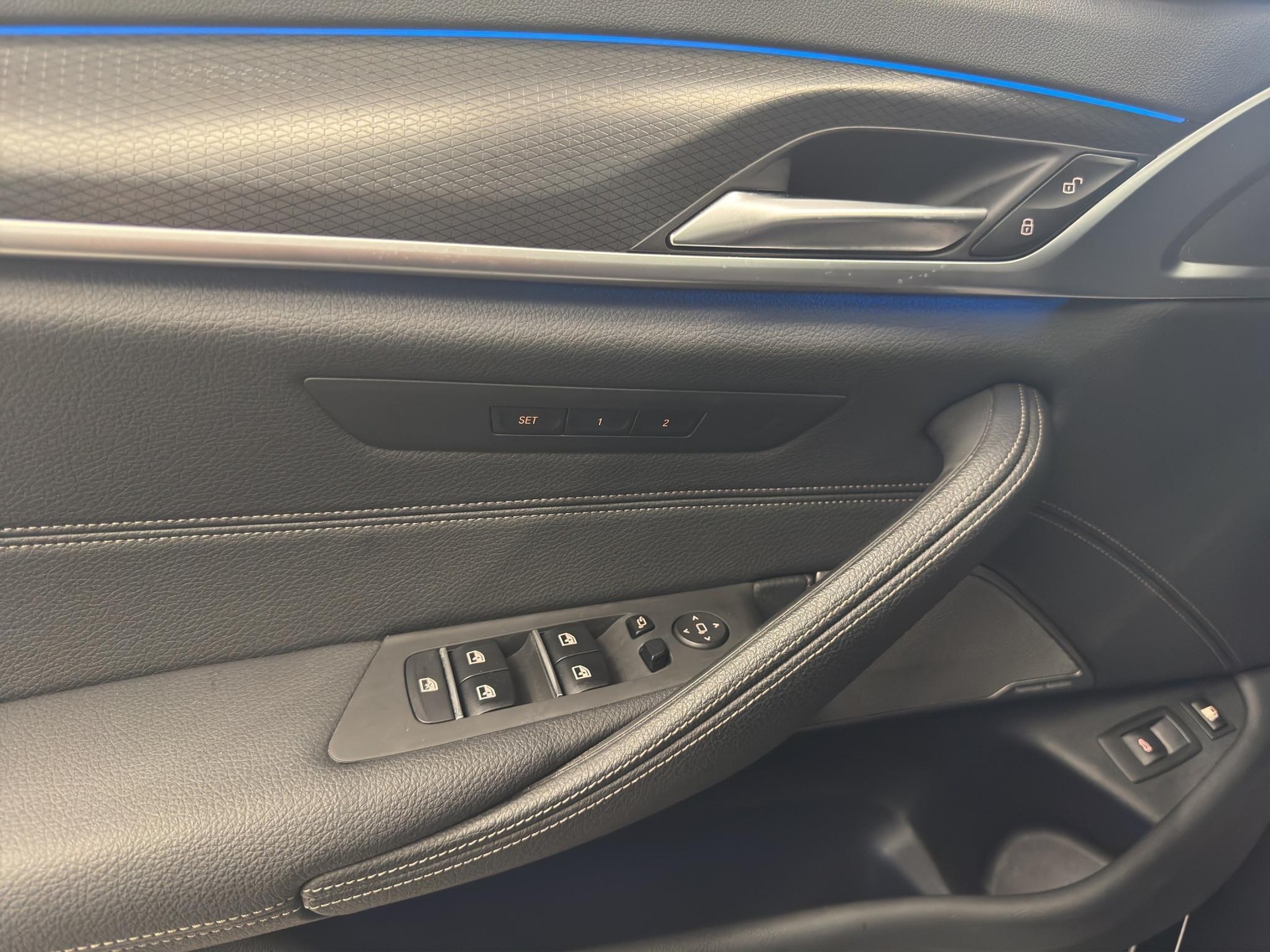 BMW 530e xDrive M Sport-image-12