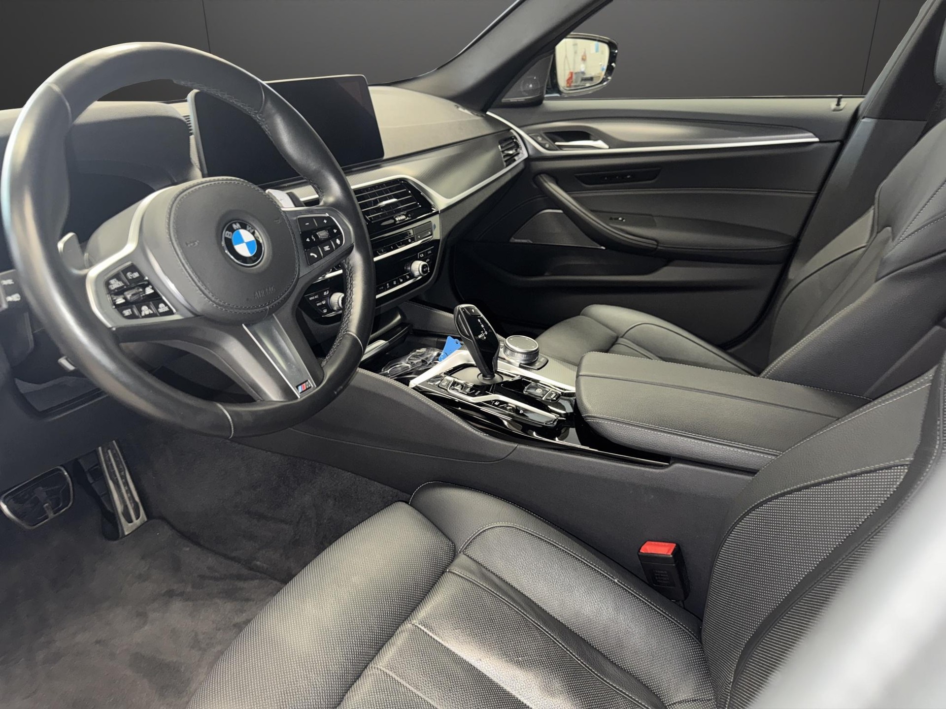 BMW 530e xDrive M Sport-image-8
