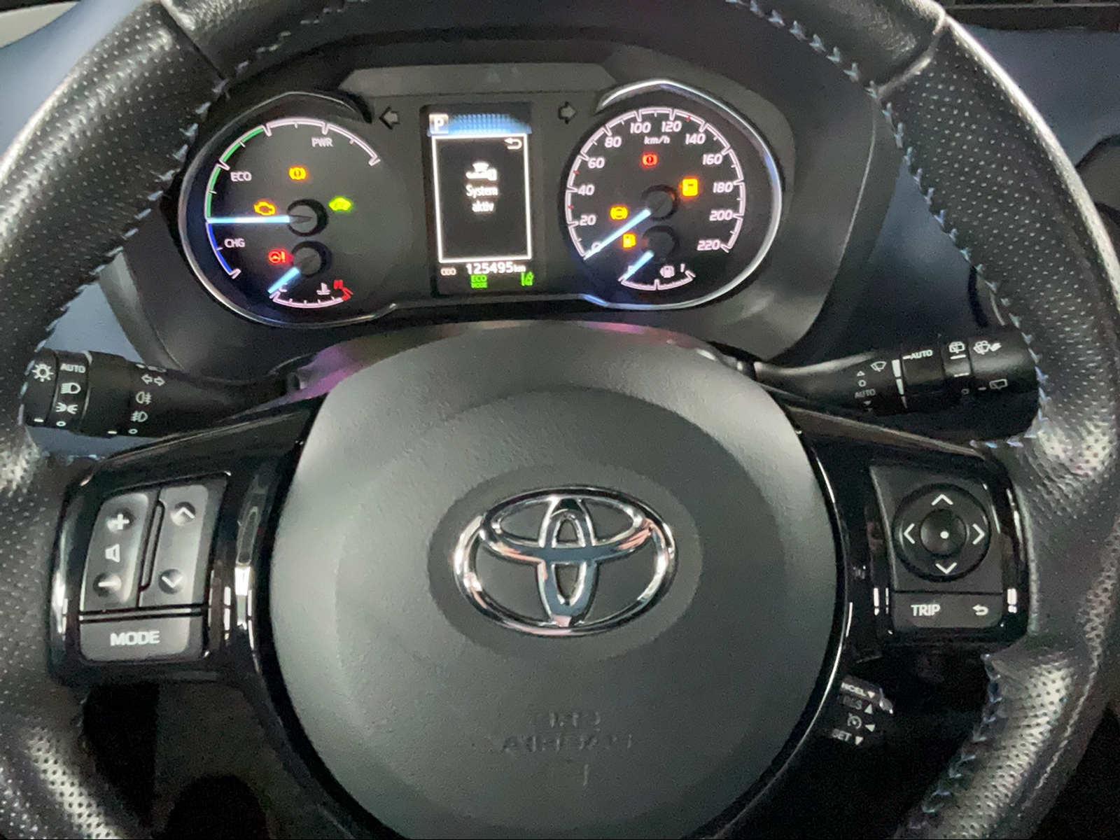 TOYOTA Yaris 1.5 VVT-i HSD Style-image-2