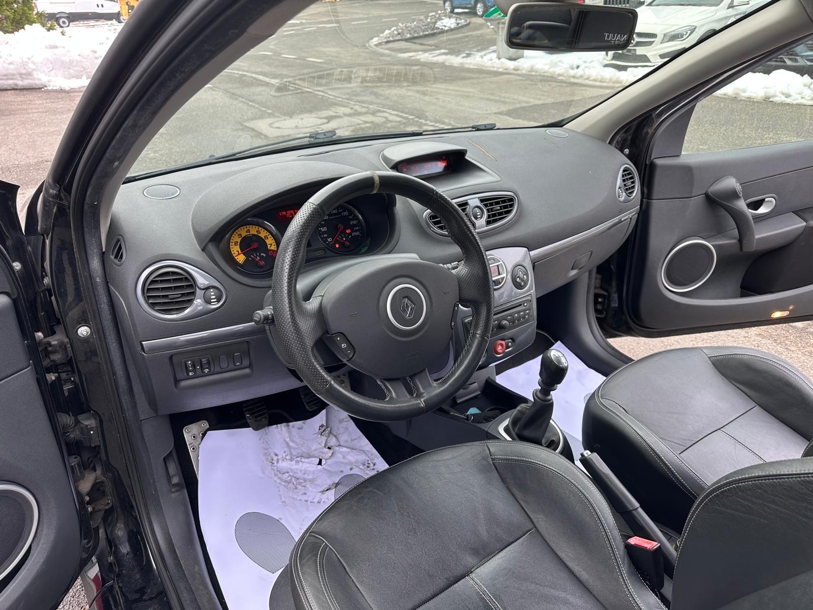 RENAULT Clio 2.0 16V RS (Sport)-image-7