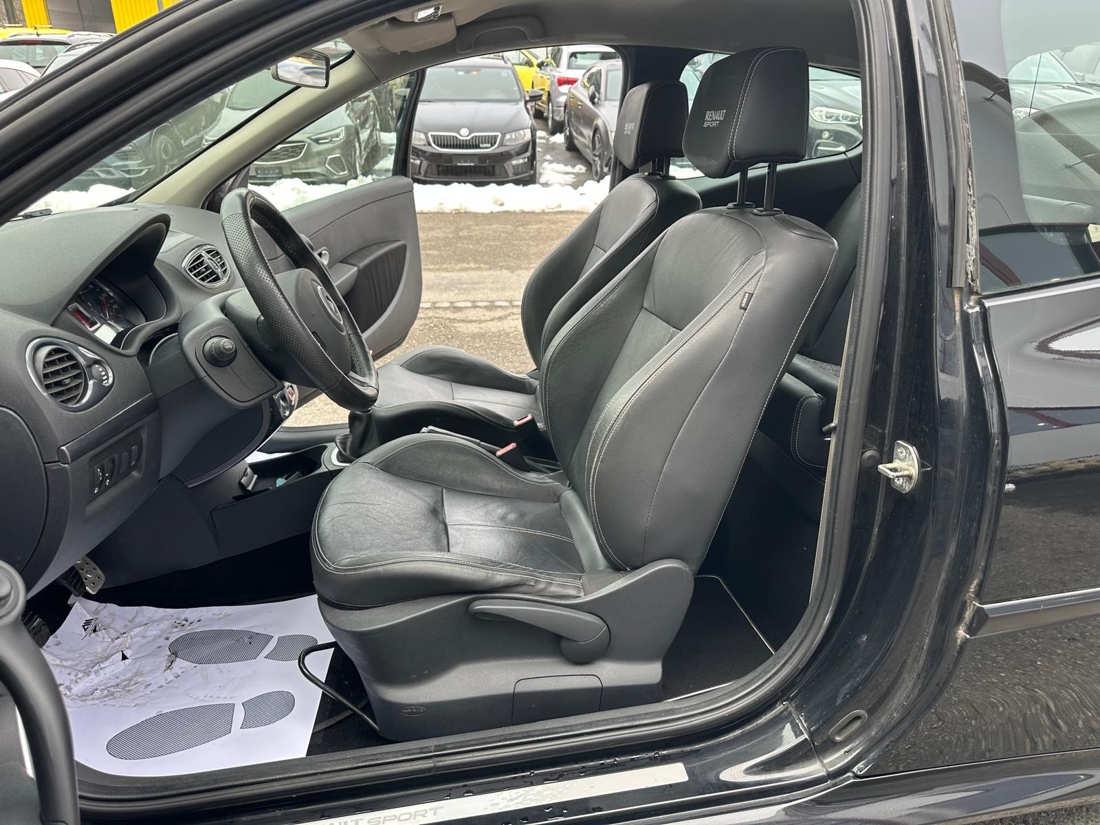RENAULT Clio 2.0 16V RS (Sport)-image-8