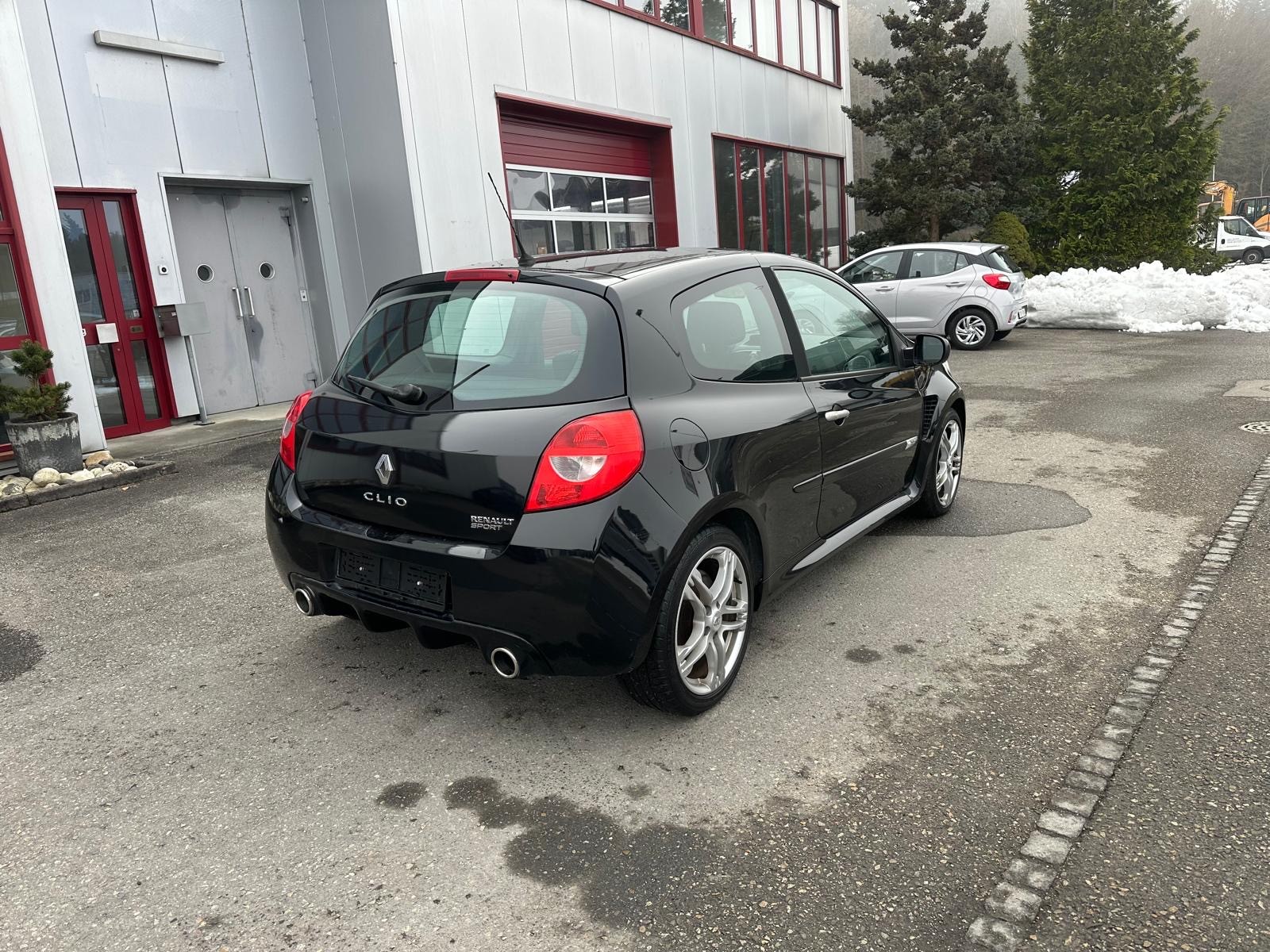 RENAULT Clio 2.0 16V RS (Sport)-showroom-element-2