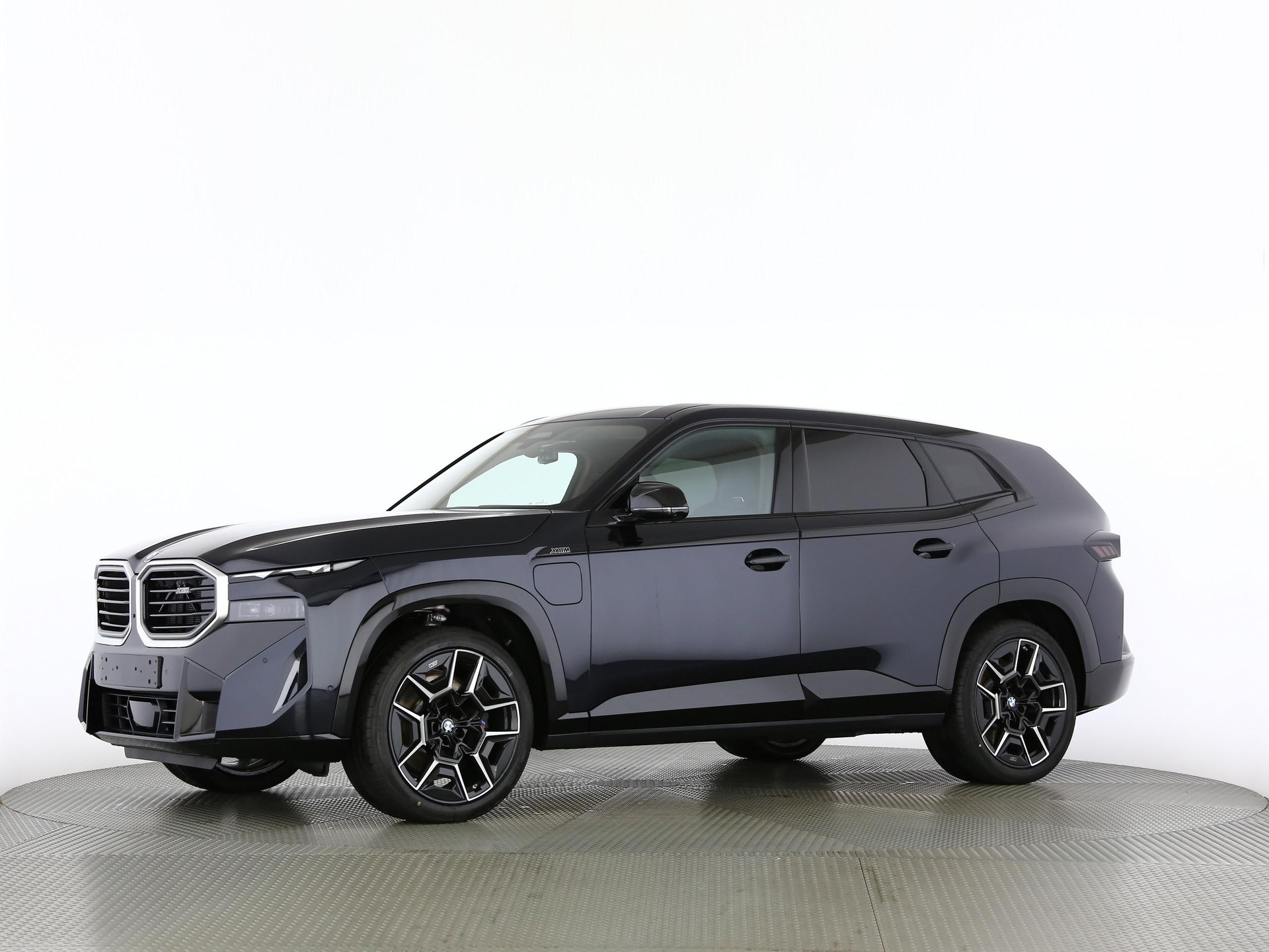BMW XM 50e Plug-in Hybrid-image-9