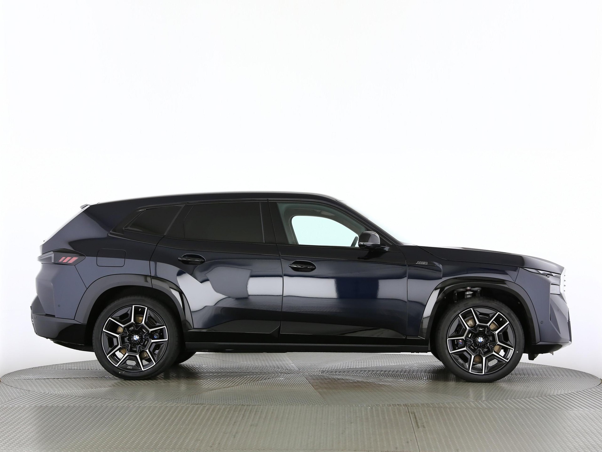 BMW XM 50e Plug-in Hybrid-image-23