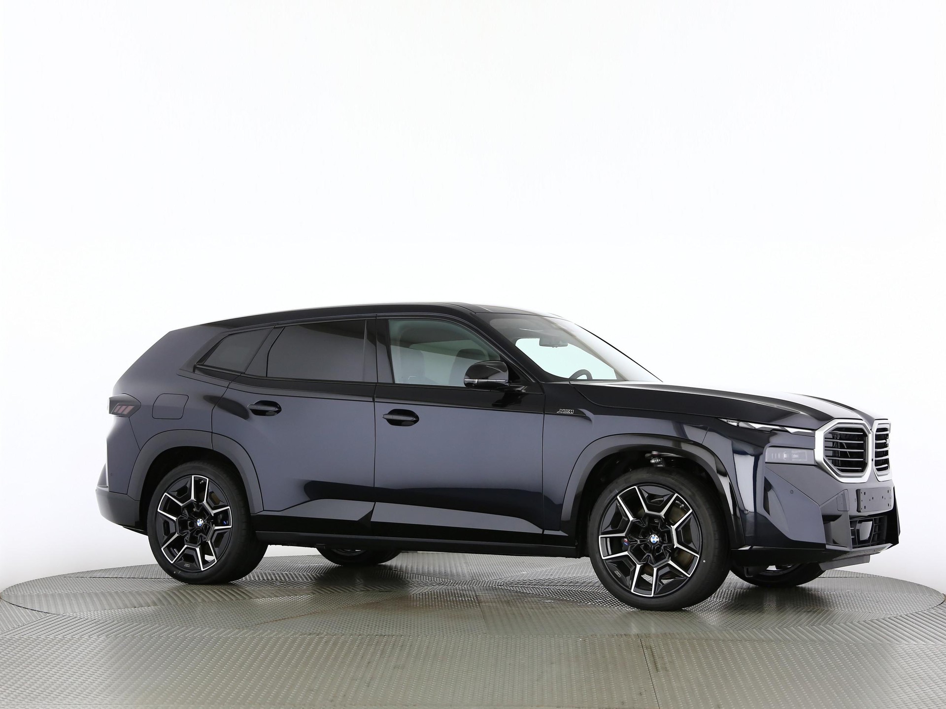 BMW XM 50e Plug-in Hybrid-image-25