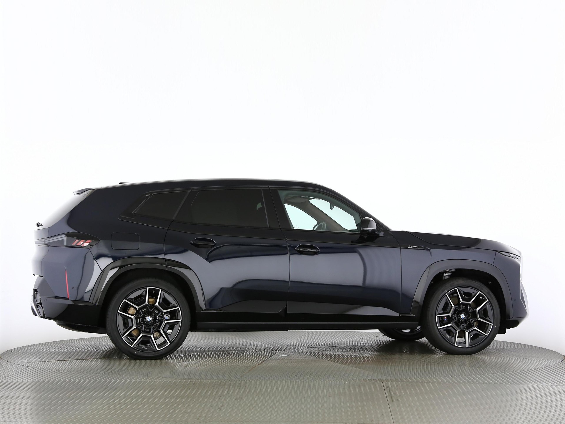 BMW XM 50e Plug-in Hybrid-image-22