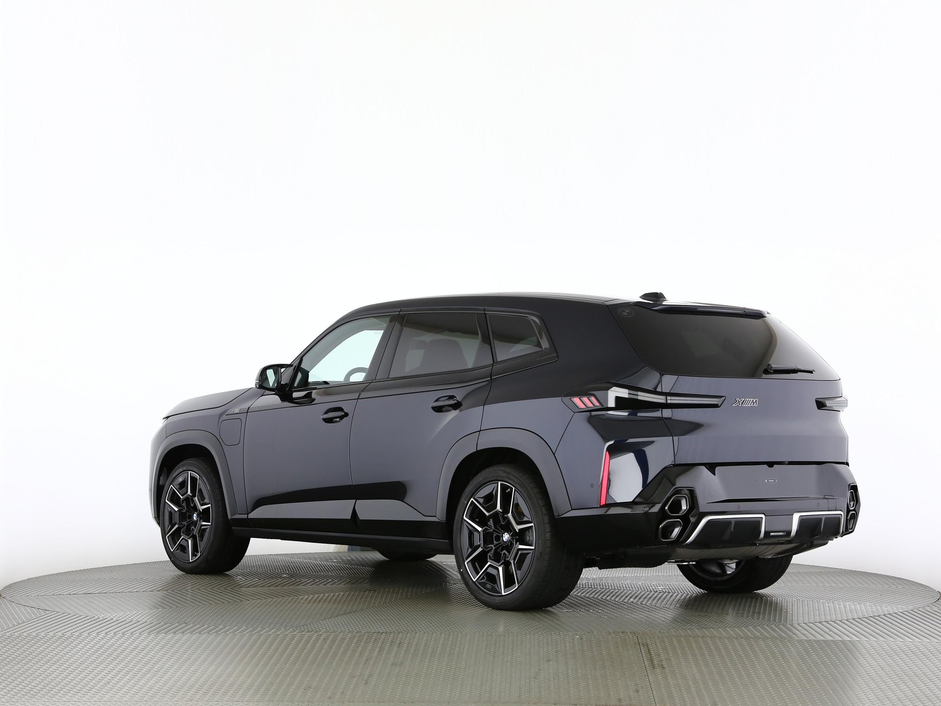 BMW XM 50e Plug-in Hybrid-image-15