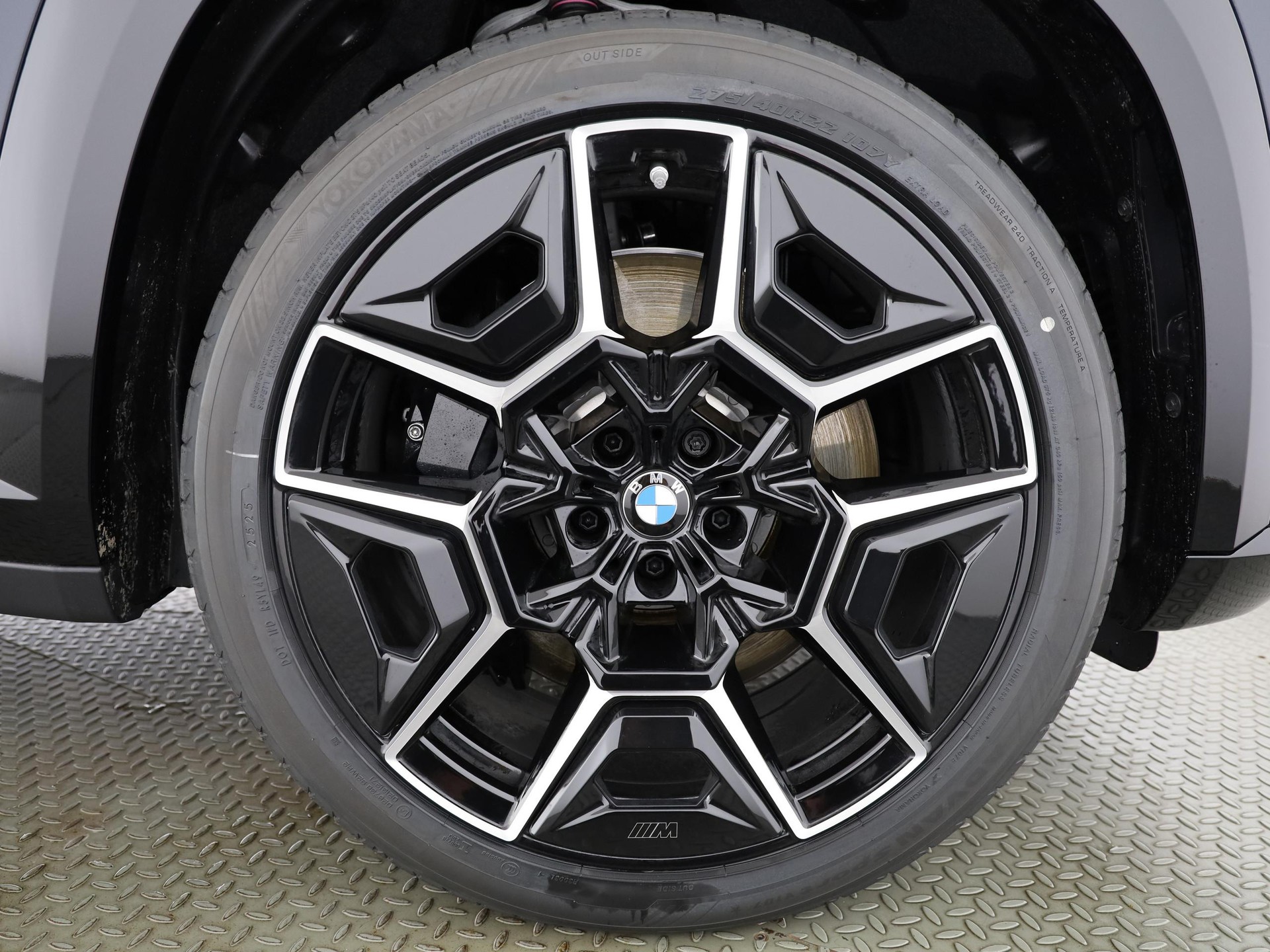 BMW XM 50e Plug-in Hybrid-image-3
