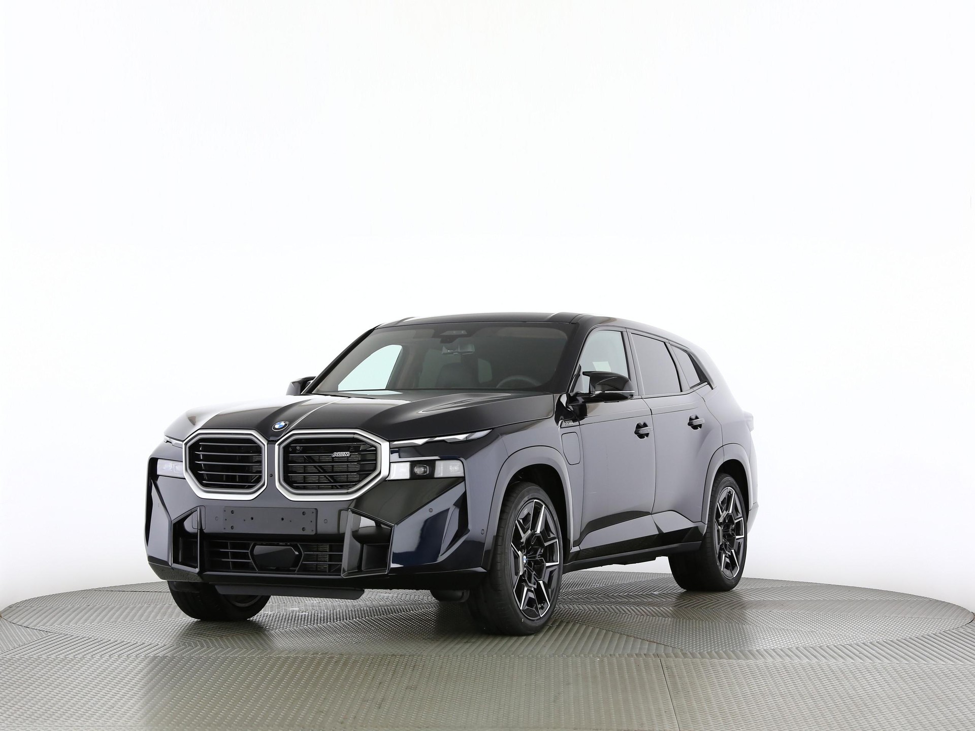 BMW XM 50e Plug-in Hybrid-image-7