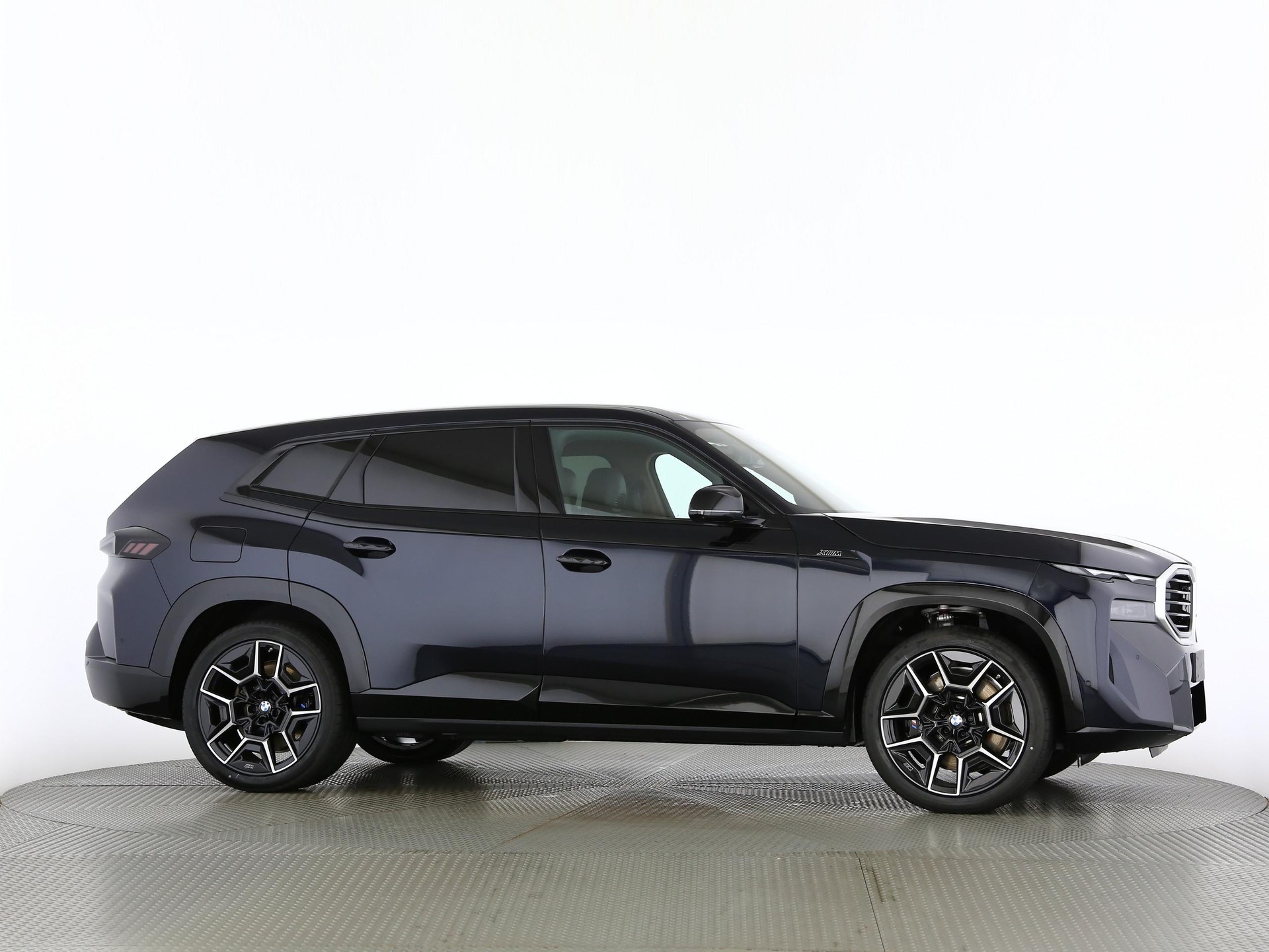 BMW XM 50e Plug-in Hybrid-image-24