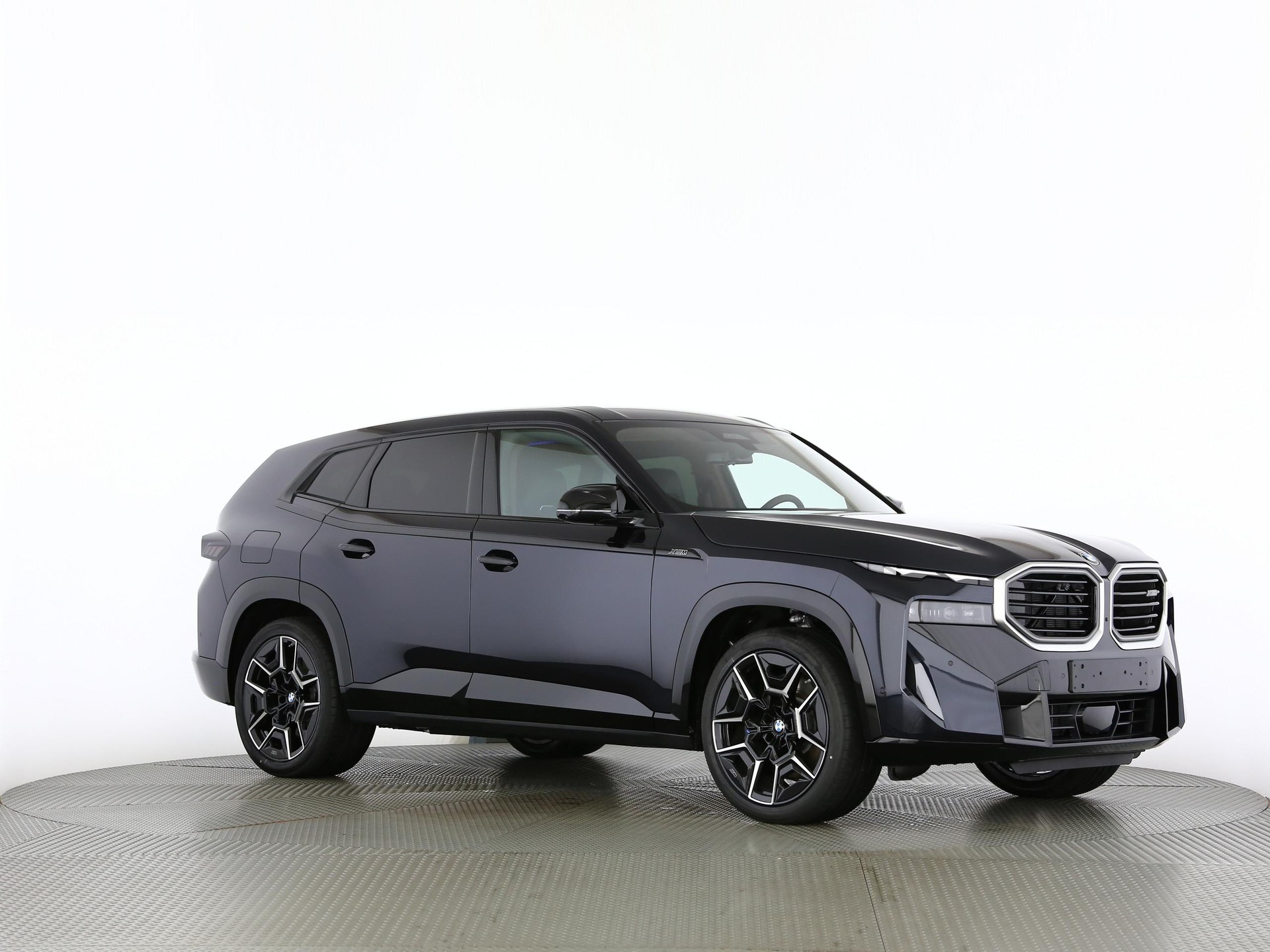 BMW XM 50e Plug-in Hybrid-image-26