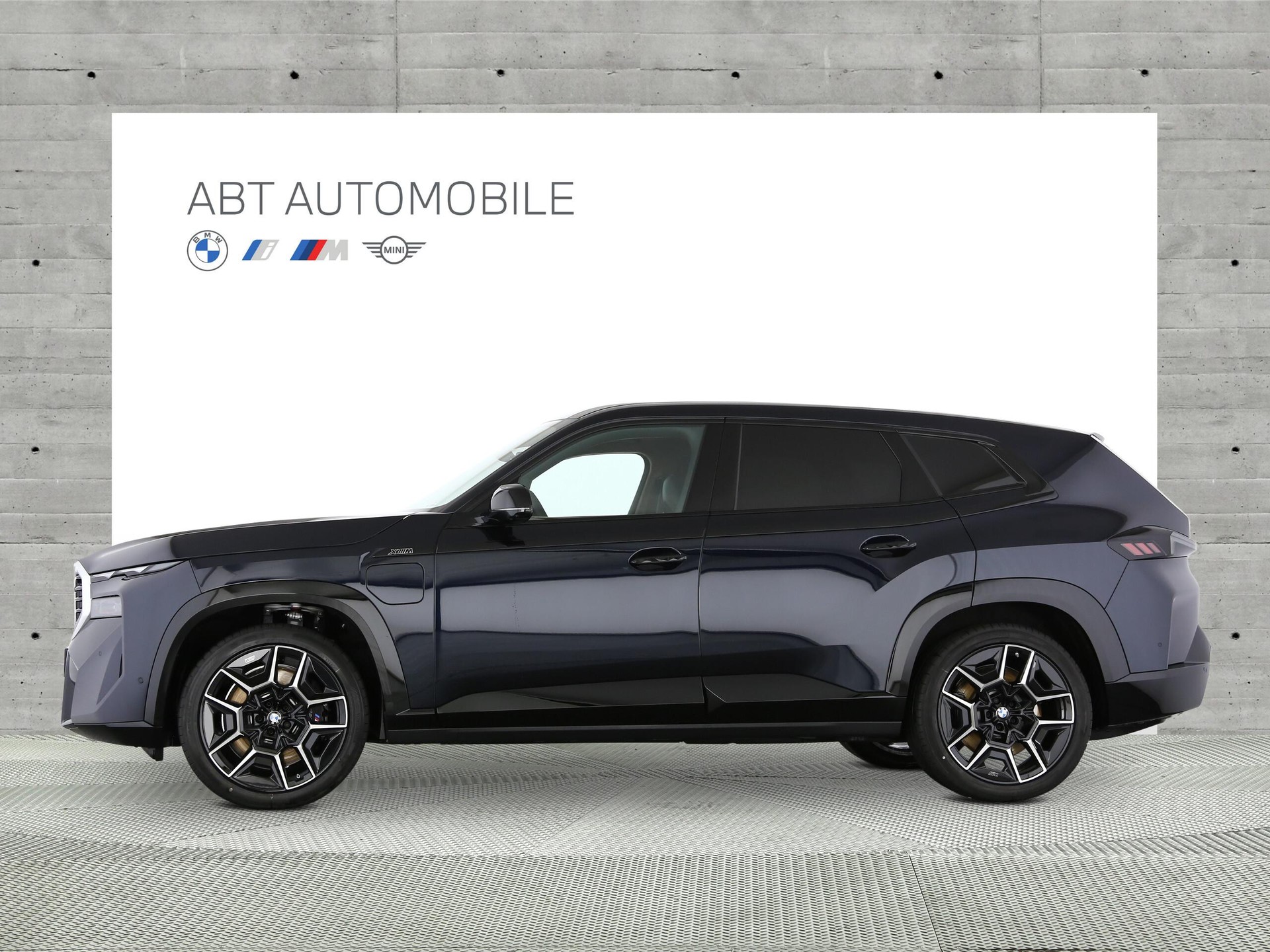 BMW XM 50e Plug-in Hybrid-image-1