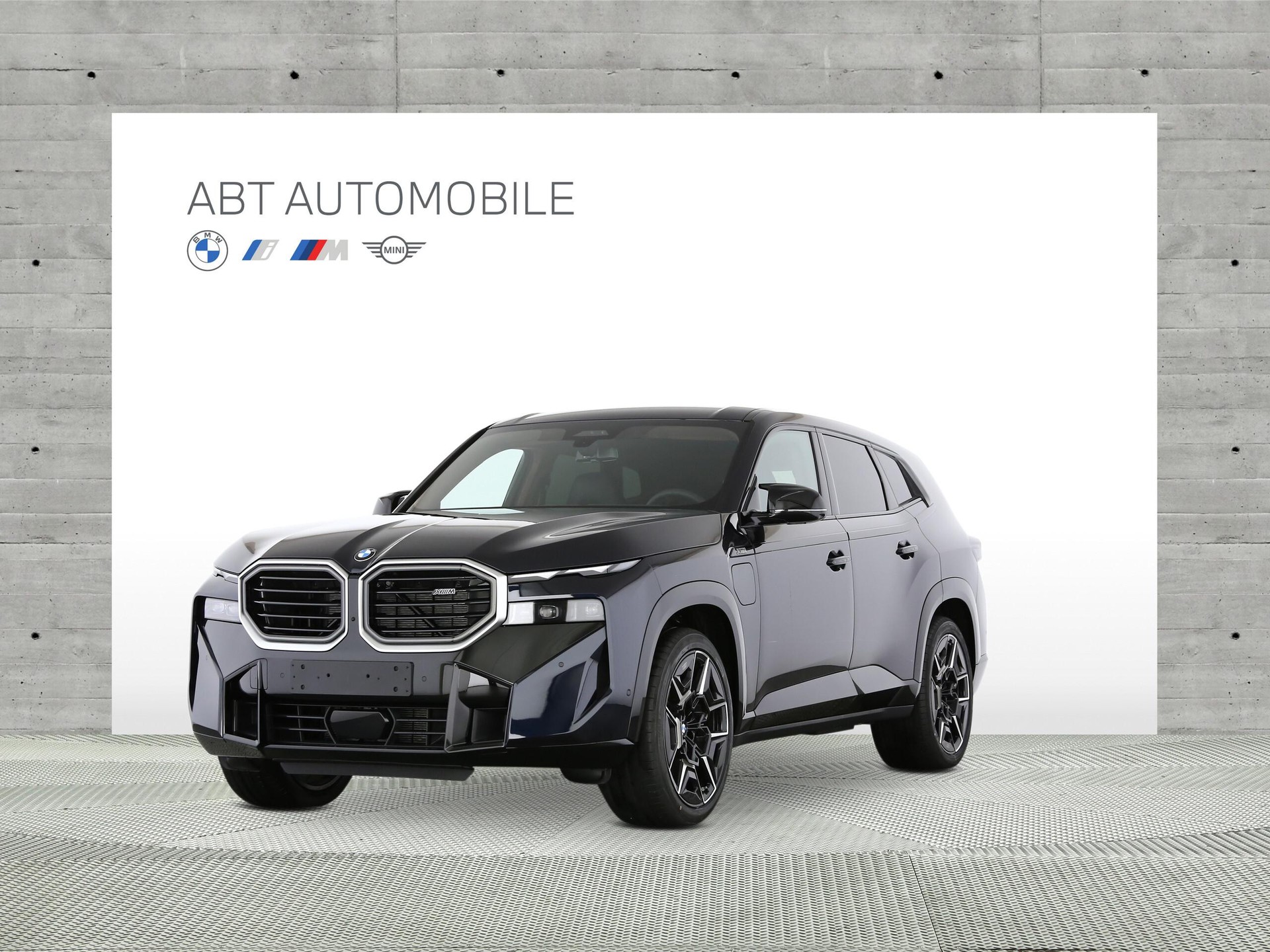 BMW XM 50e Plug-in Hybrid-image-0