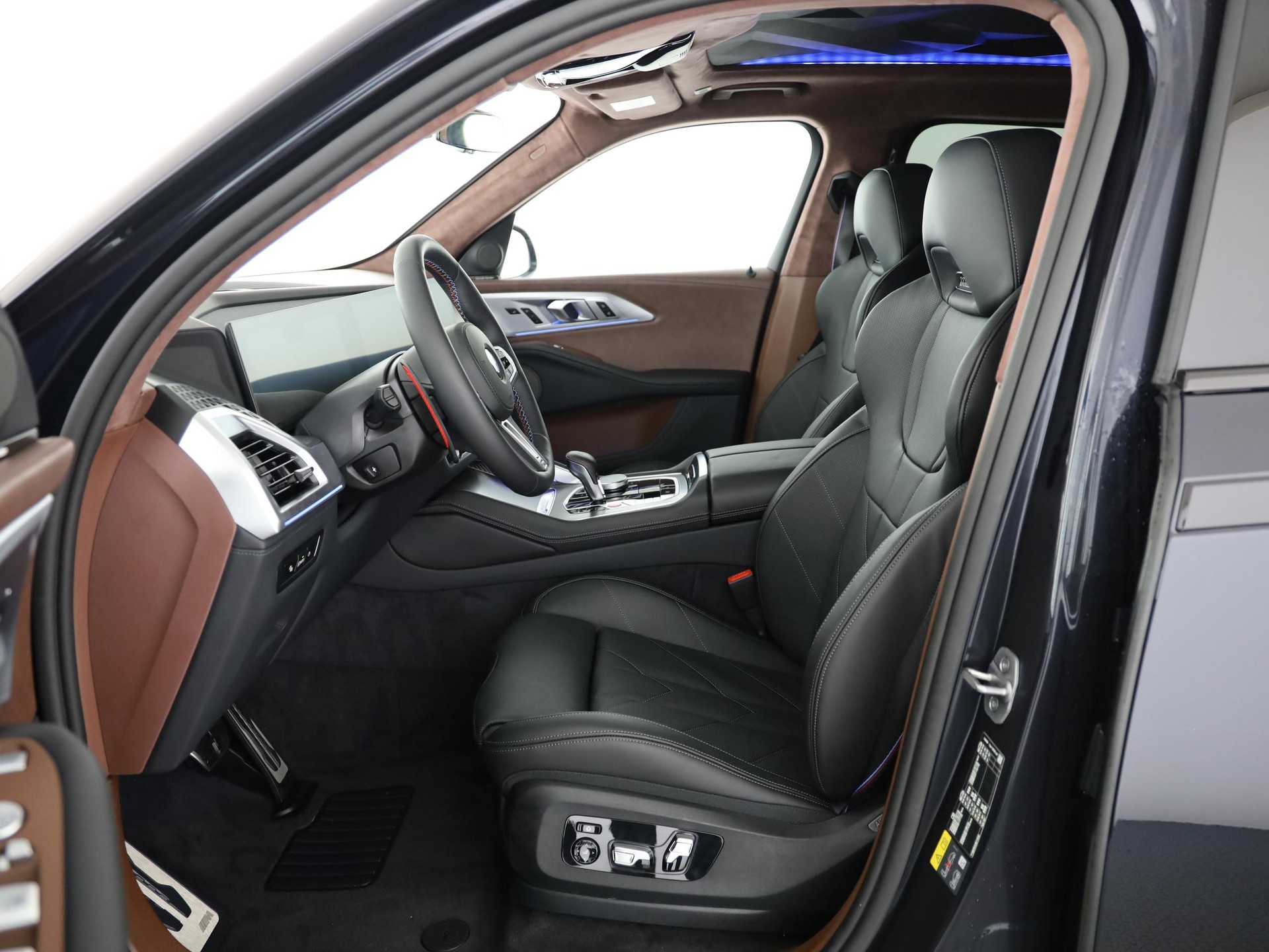 BMW XM 50e Plug-in Hybrid-image-4
