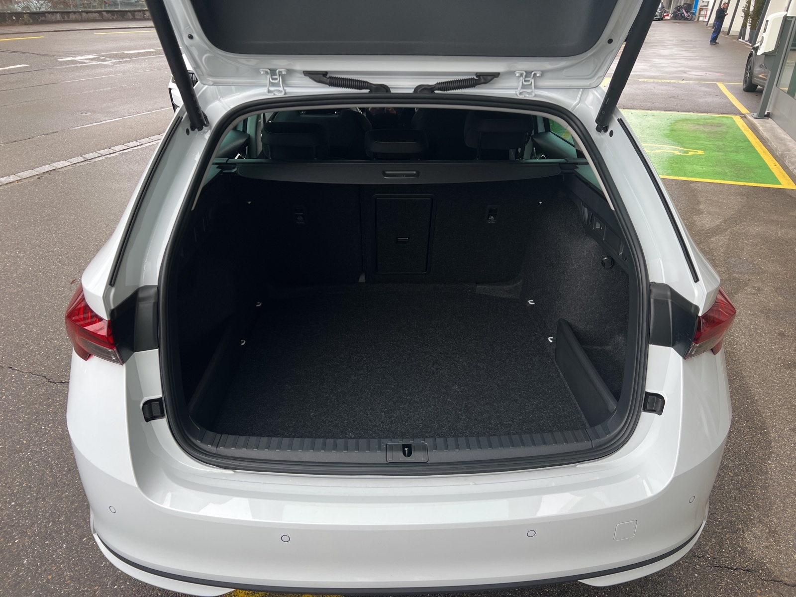 SKODA Octavia Combi 2.0 TSI DSG Selection 4x4-image-9