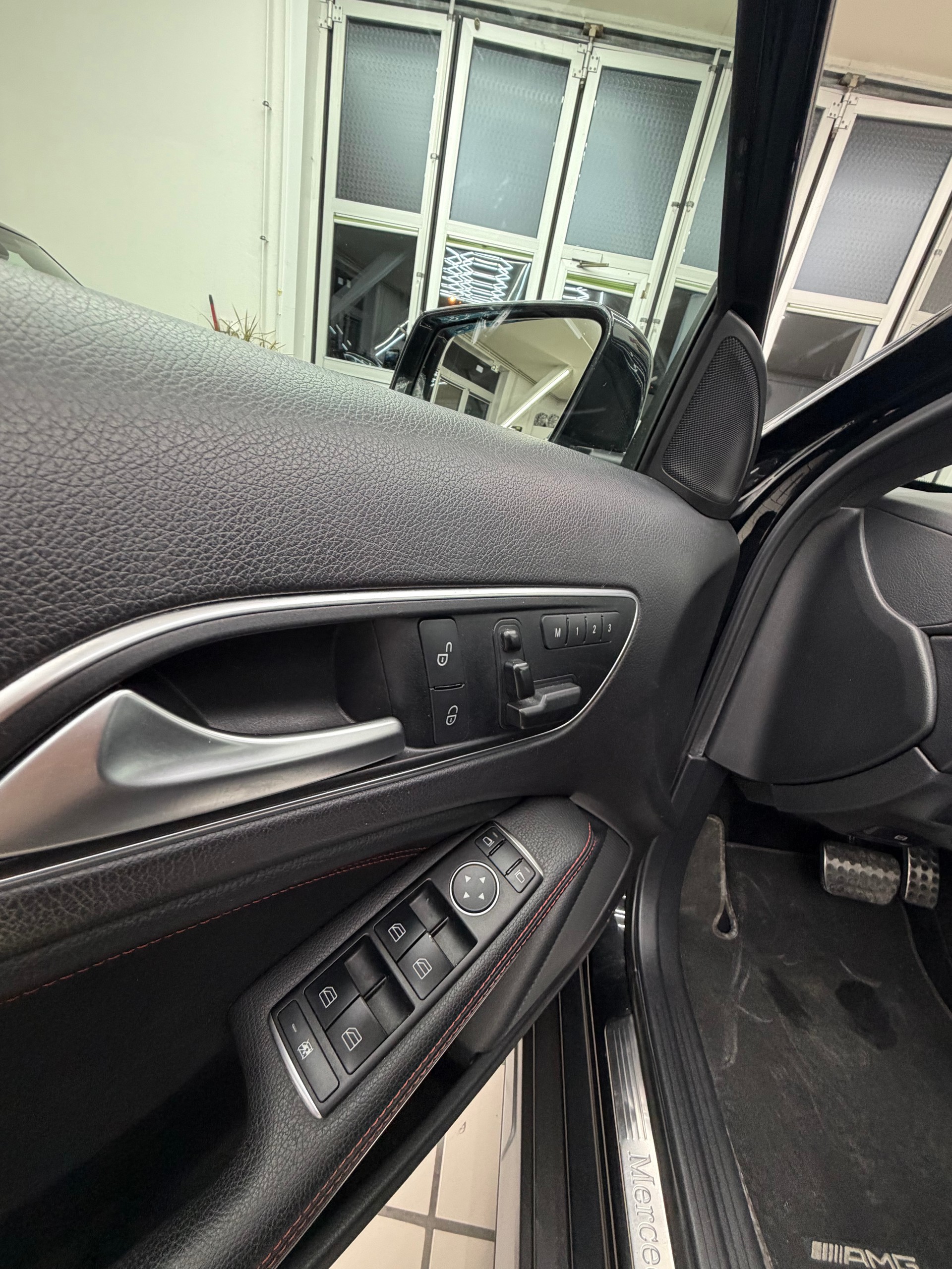 MERCEDES-BENZ GLA 250 AMG Line 7G-DCT-image-11
