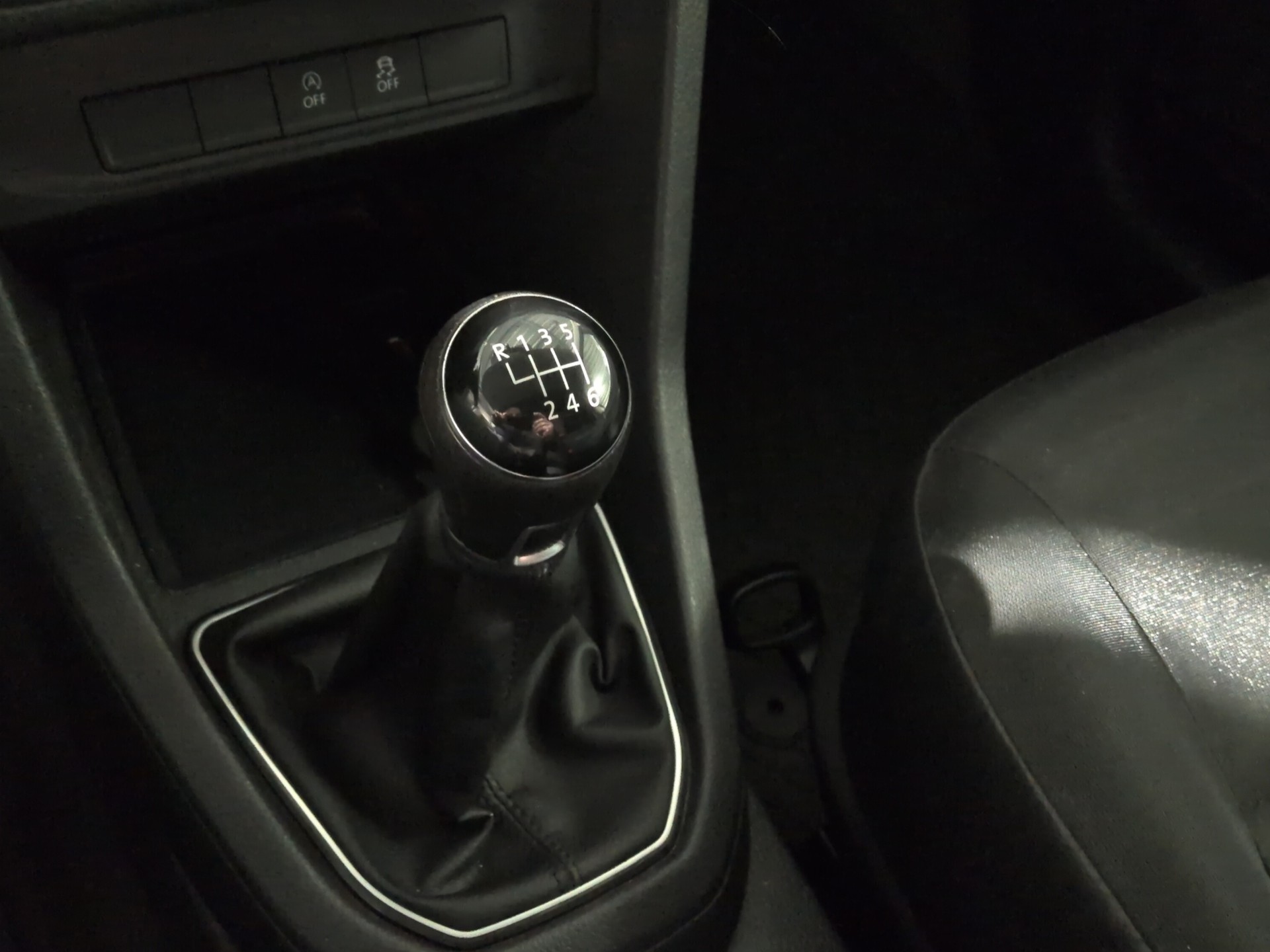 VW Caddy 2.0TDI 4Motion BlueMotion Technology-image-11