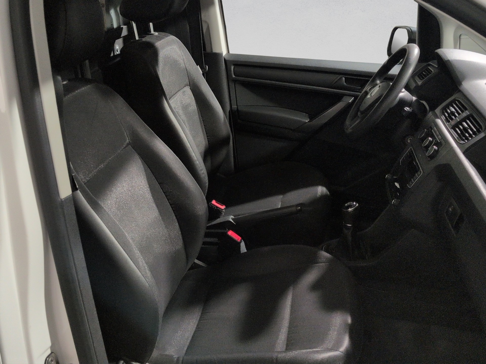 VW Caddy 2.0TDI 4Motion BlueMotion Technology-image-14