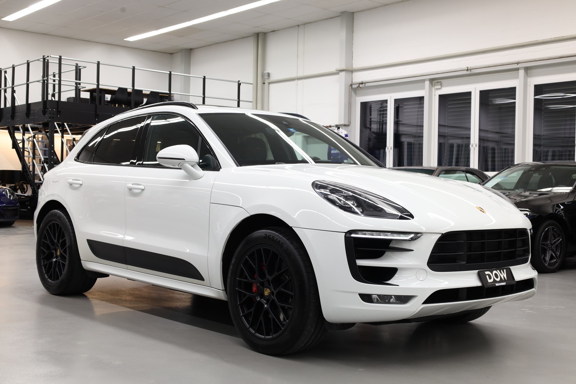 PORSCHE Macan 3.0 V6 GTS-showroom-element-1