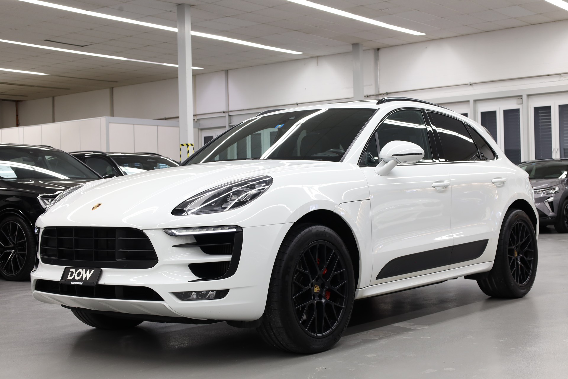 PORSCHE Macan 3.0 V6 GTS-showroom-element-2
