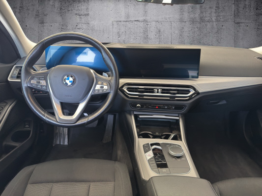 BMW 320d xDrive 48V Touring-image-7
