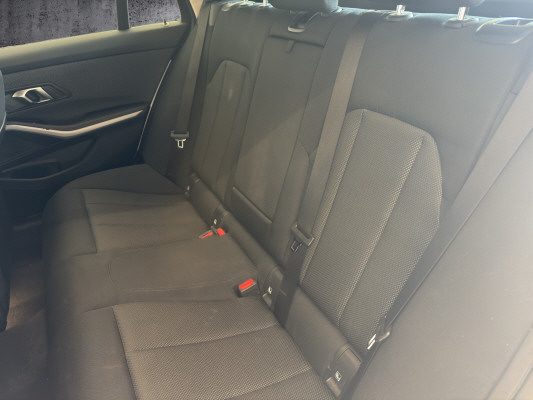 BMW 320d xDrive 48V Touring-image-10