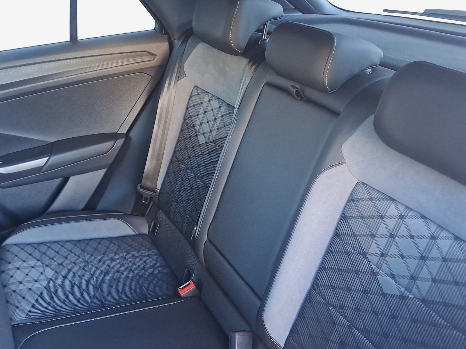 VW T-Roc 2.0 TSI Style DSG 4Motion-image-11