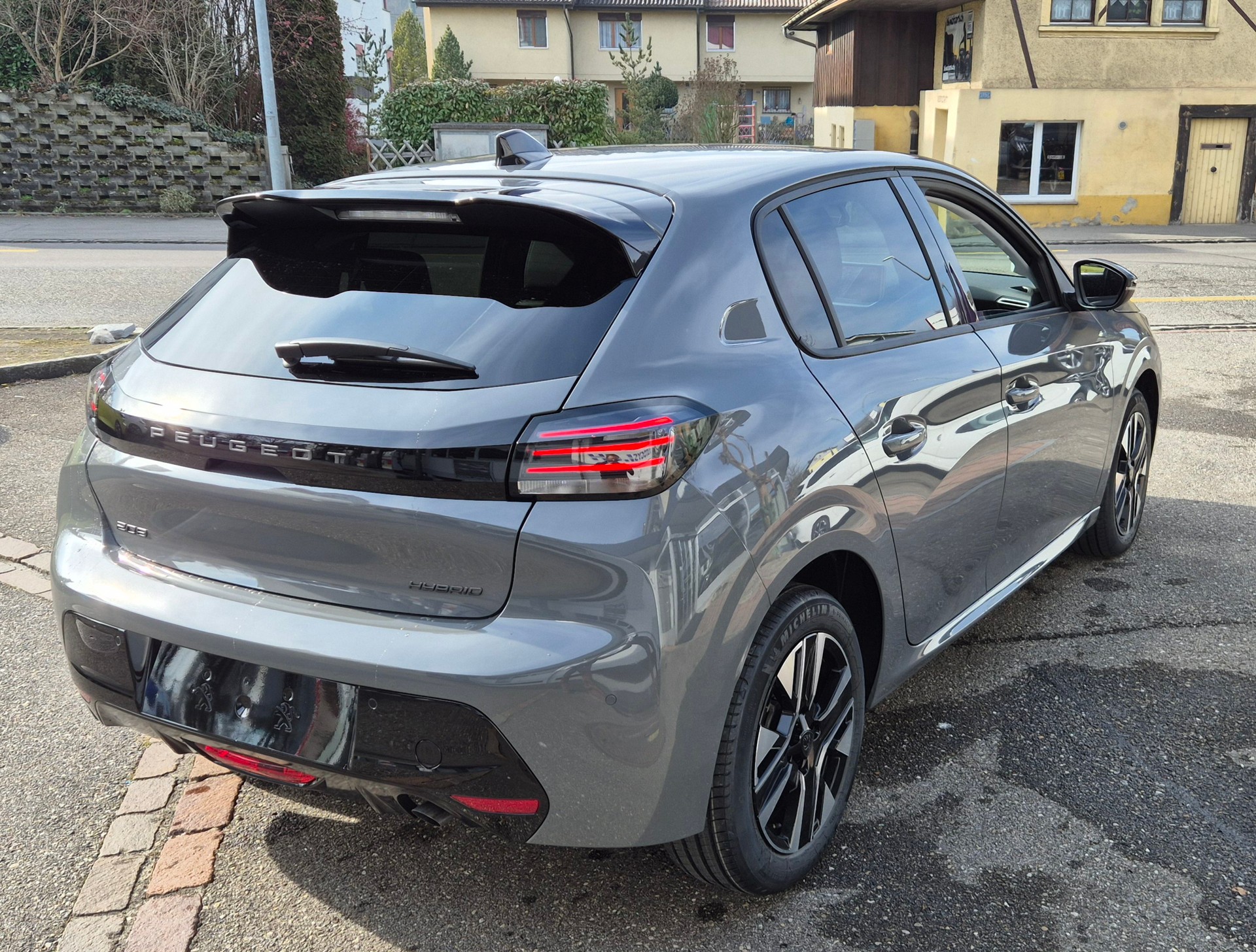 PEUGEOT 208 1.2 MHEV Allure Helvetia (443)-image-2