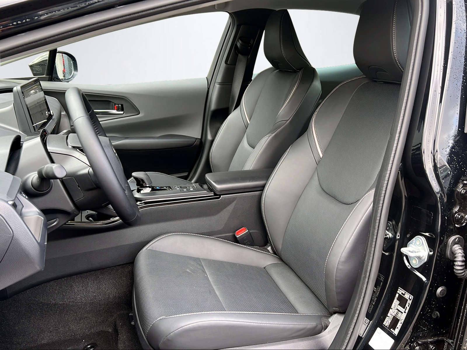 TOYOTA Prius 2.0 Plug-In-Hybrid Premium-image-14