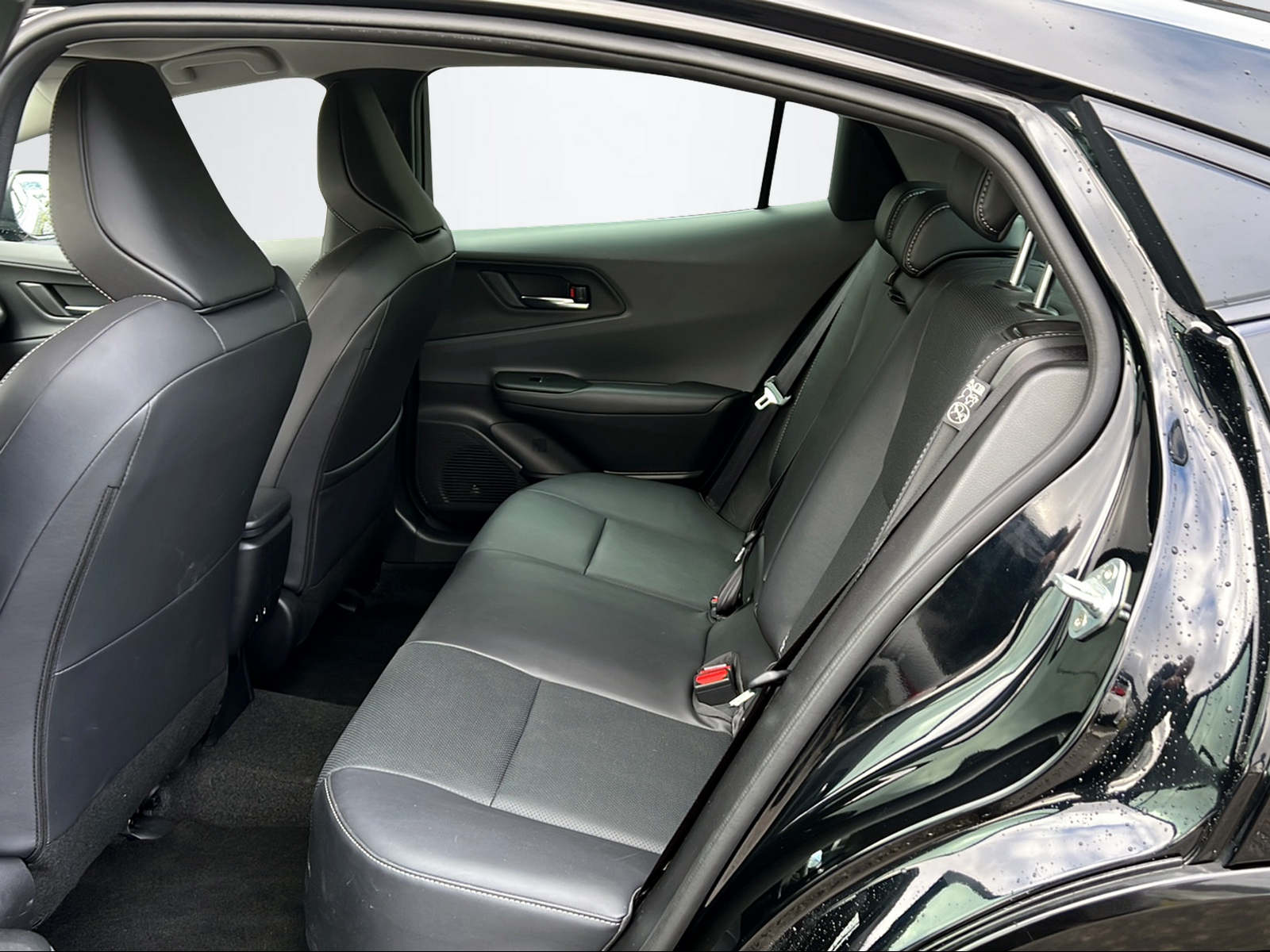 TOYOTA Prius 2.0 Plug-In-Hybrid Premium-image-10
