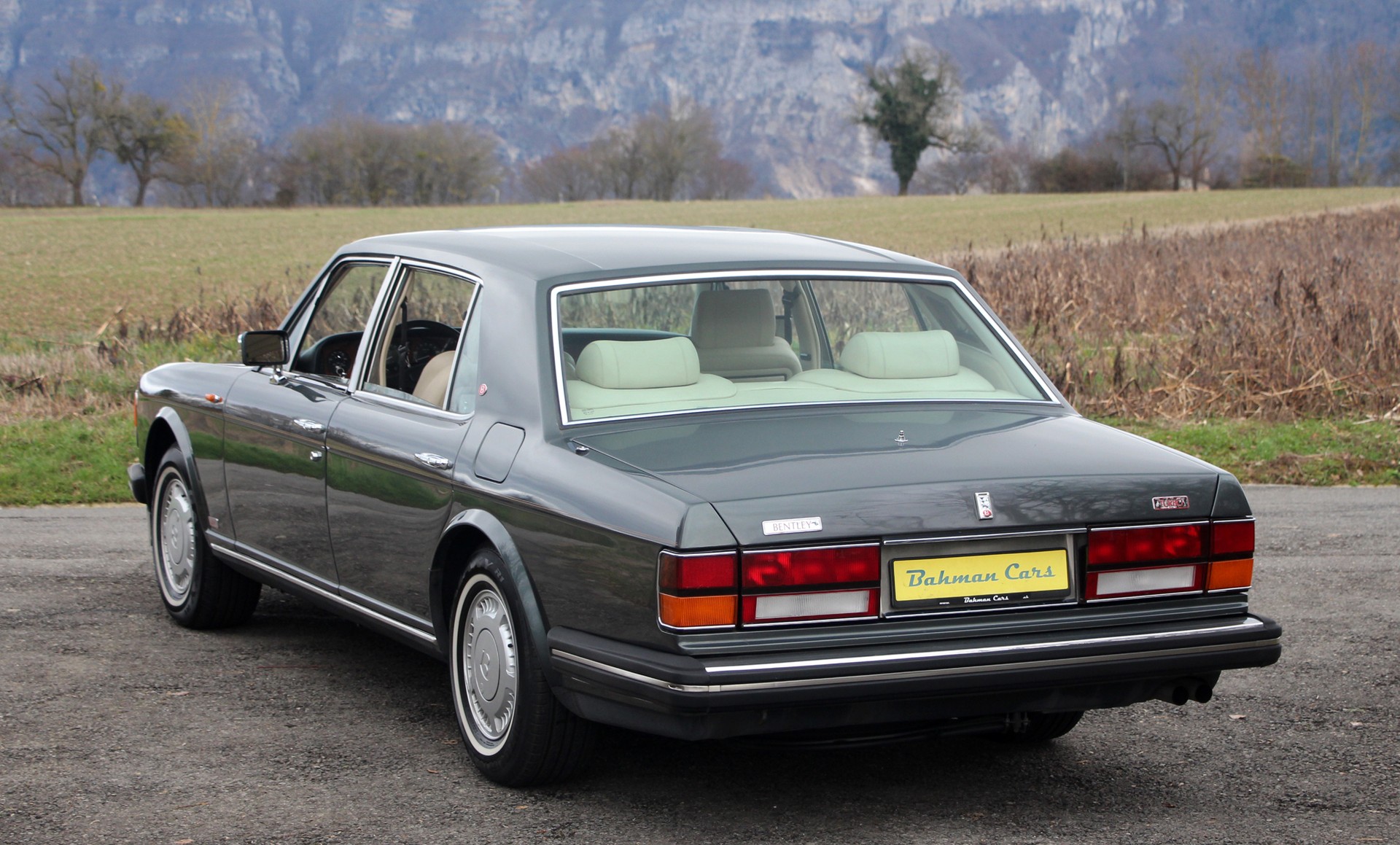 BENTLEY Turbo R LWB-showroom-element-1