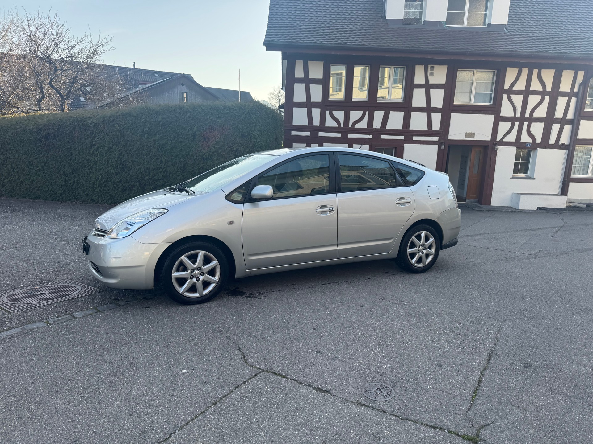 TOYOTA Prius 1.5 16V Hybrid-image-1
