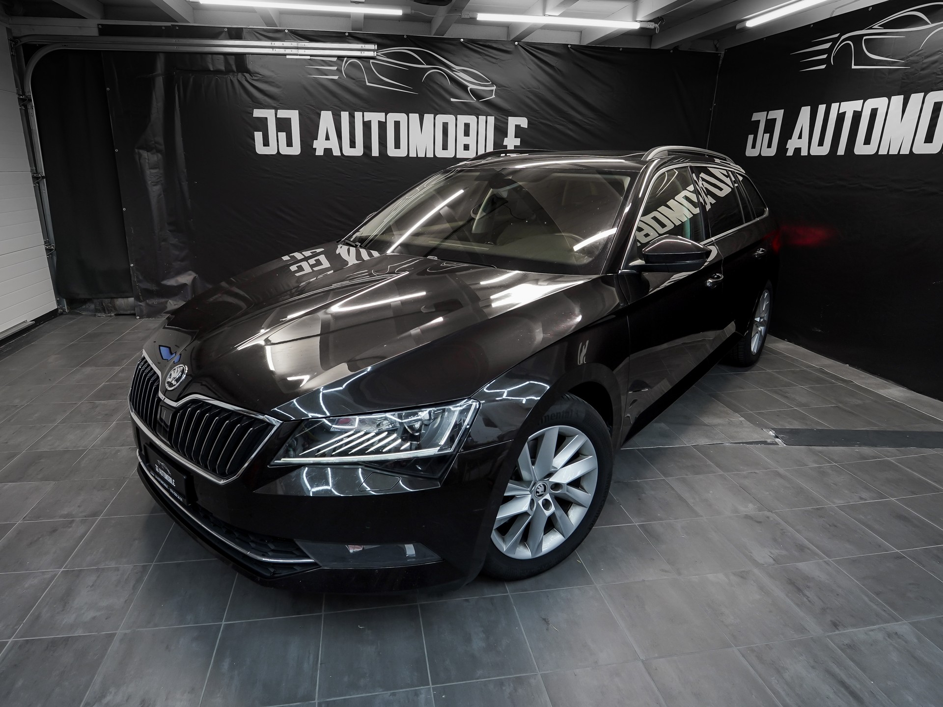 SKODA Superb Combi 2.0 TDi Ambition 4x4 DSG-image-2