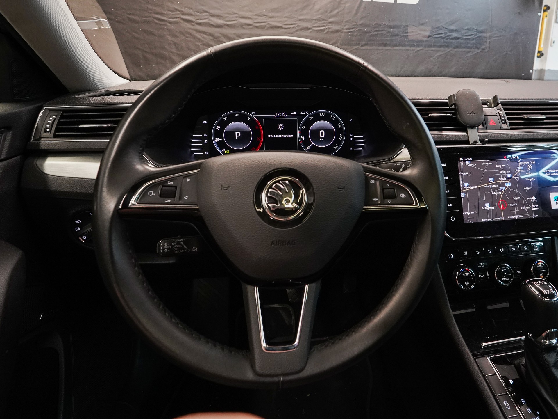 SKODA Superb Combi 2.0 TDi Ambition 4x4 DSG-image-8