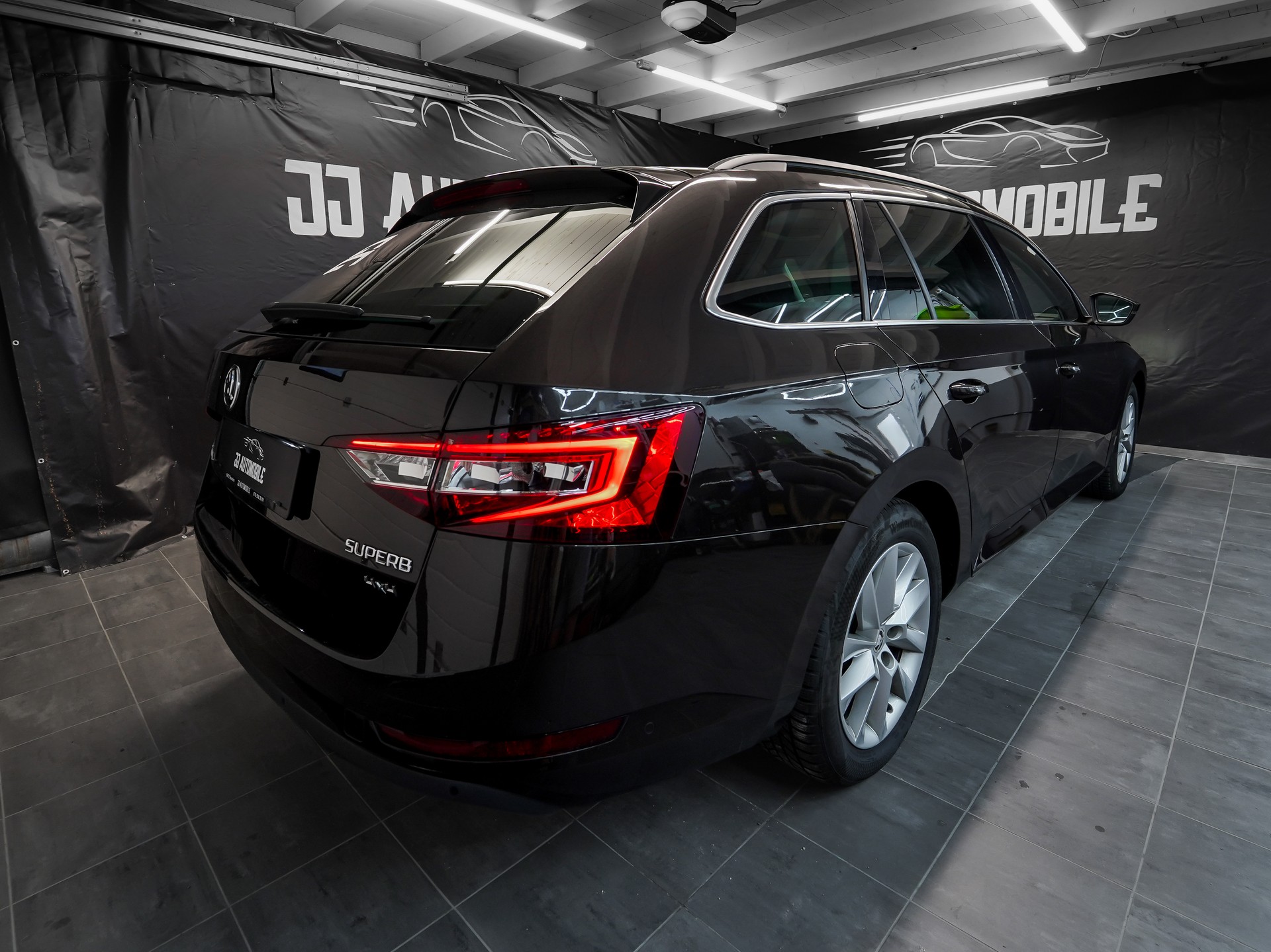 SKODA Superb Combi 2.0 TDi Ambition 4x4 DSG-image-5