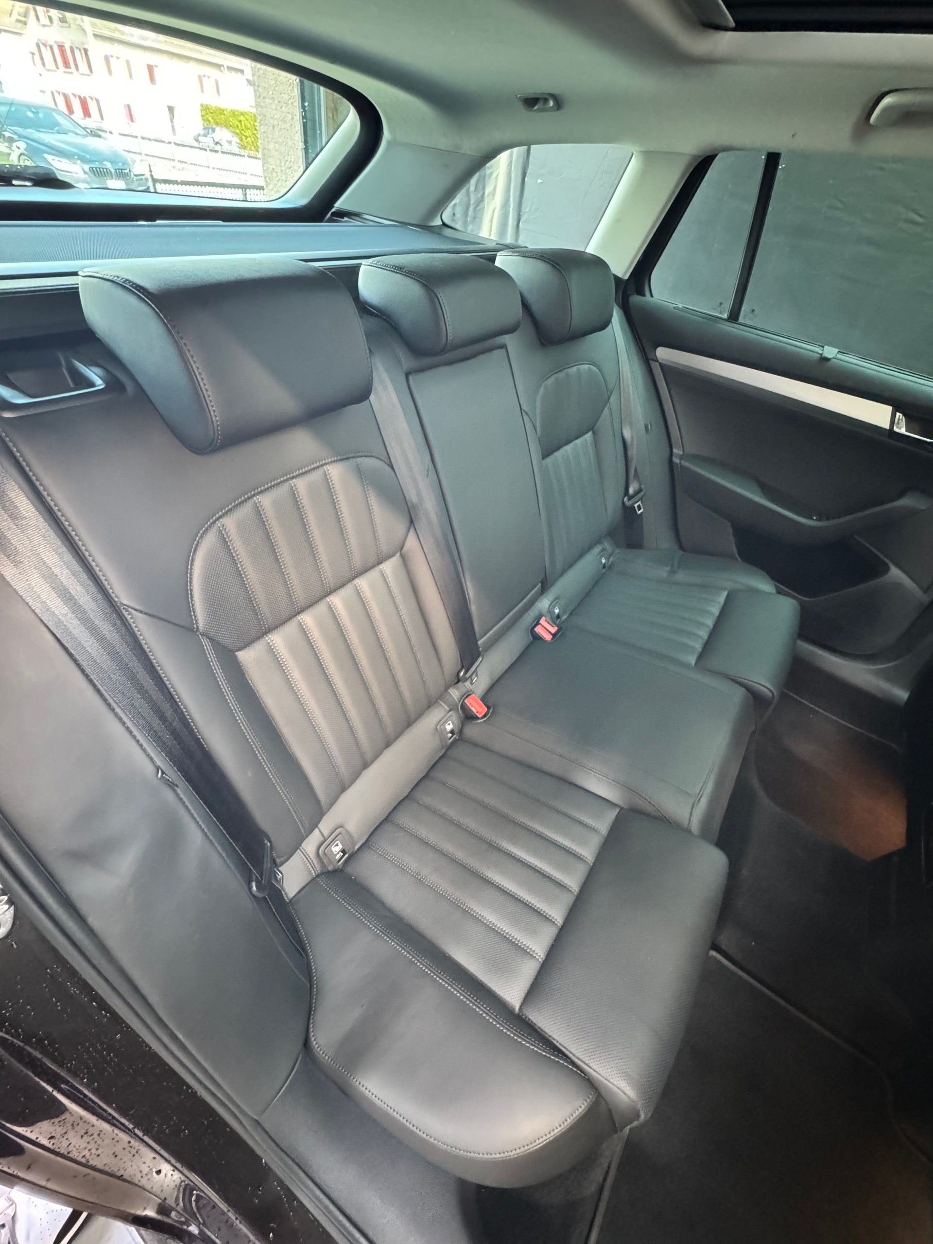 SKODA Superb Combi 2.0 TDi Ambition 4x4 DSG-image-7