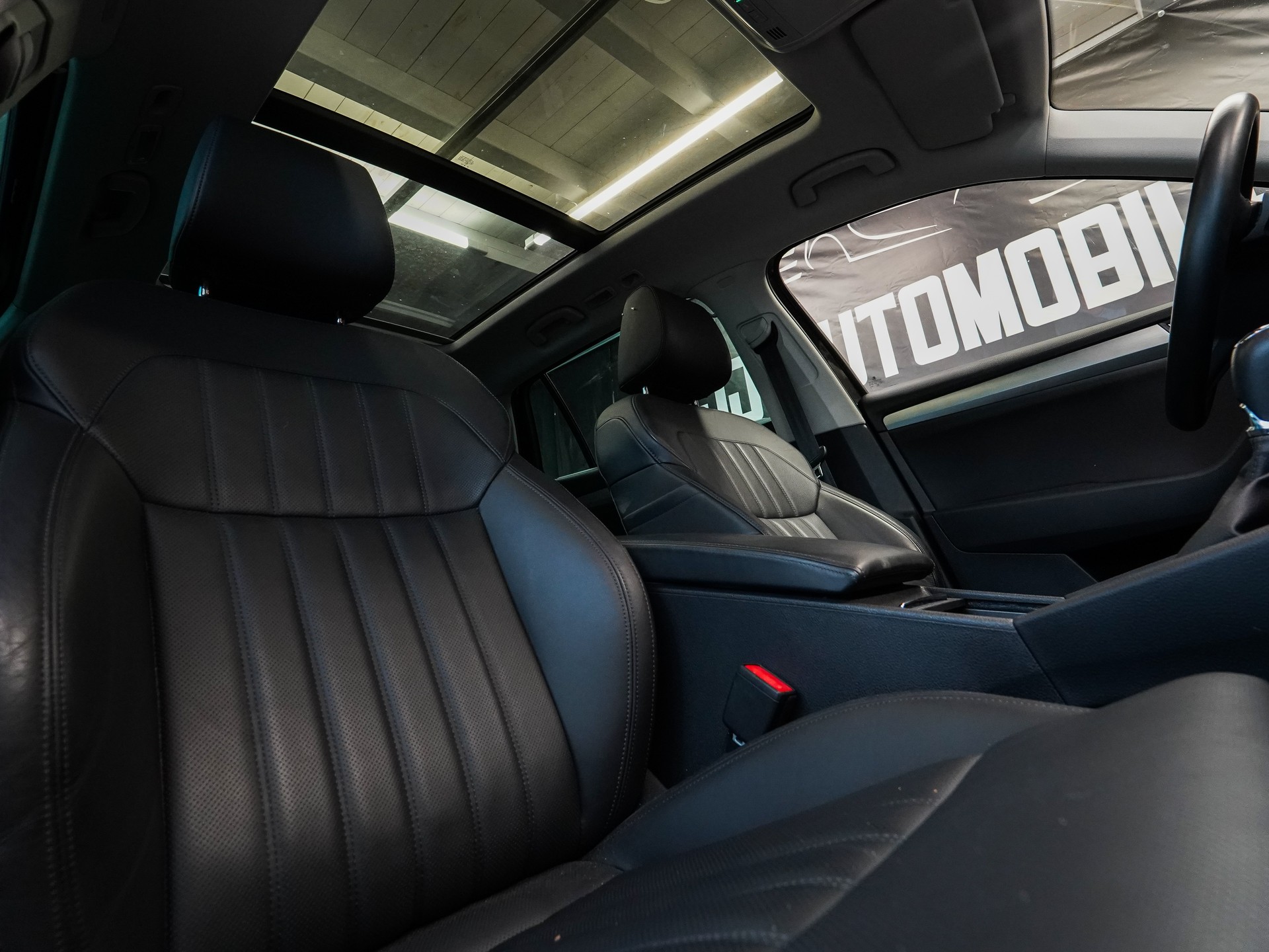 SKODA Superb Combi 2.0 TDi Ambition 4x4 DSG-image-14