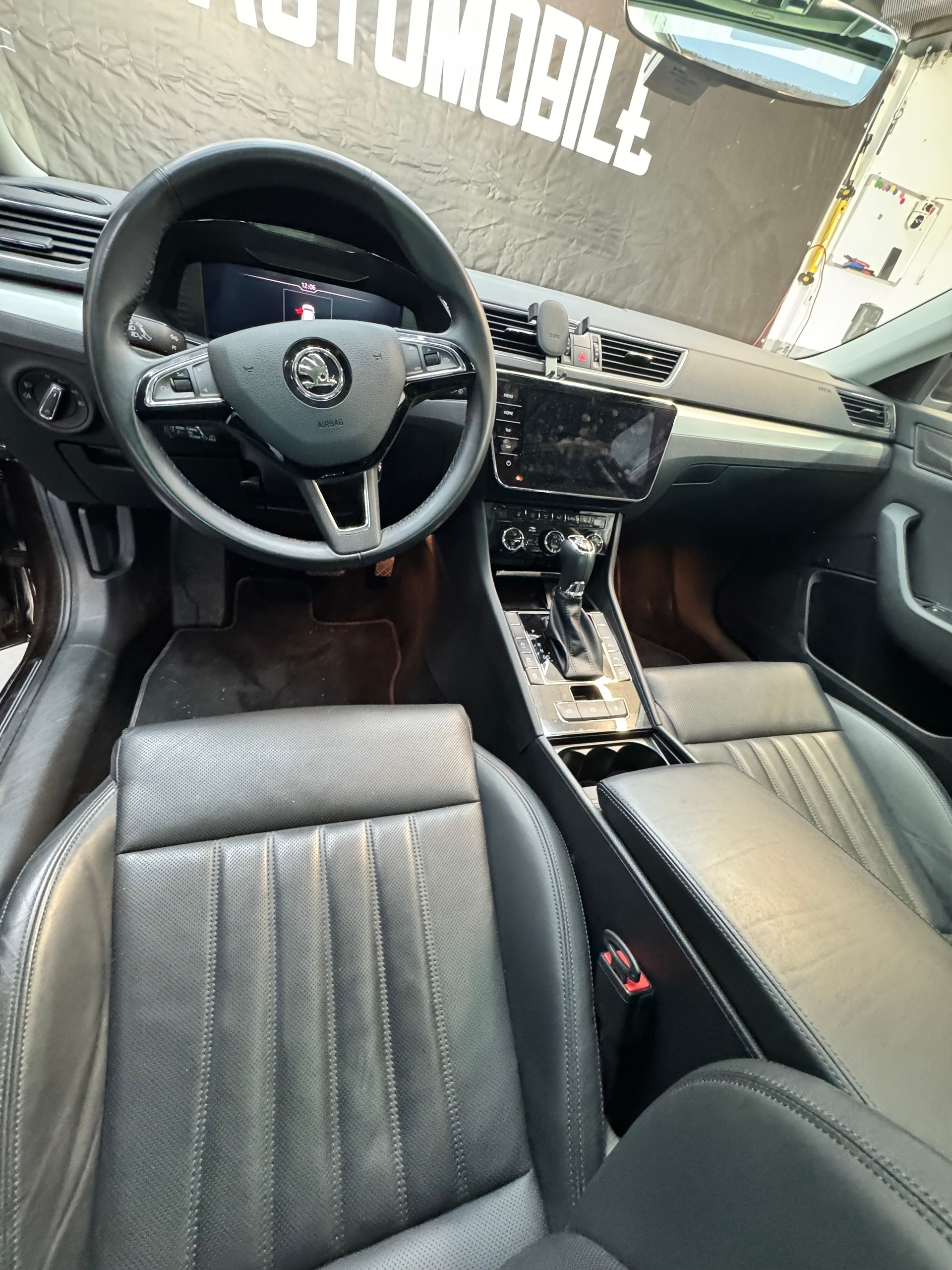 SKODA Superb Combi 2.0 TDi Ambition 4x4 DSG-image-9