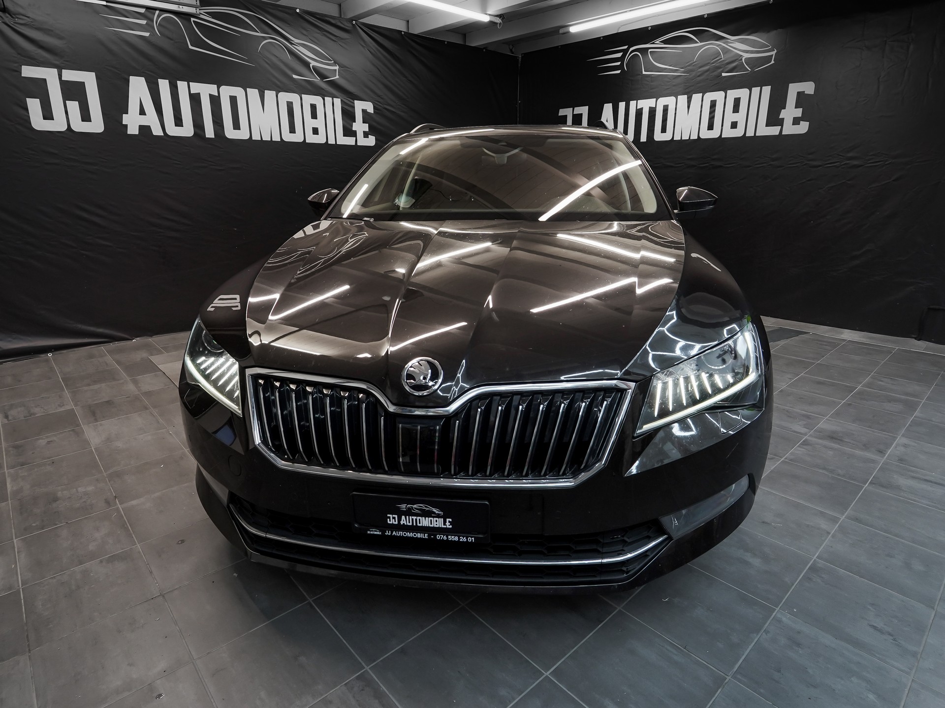 SKODA Superb Combi 2.0 TDi Ambition 4x4 DSG-image-1