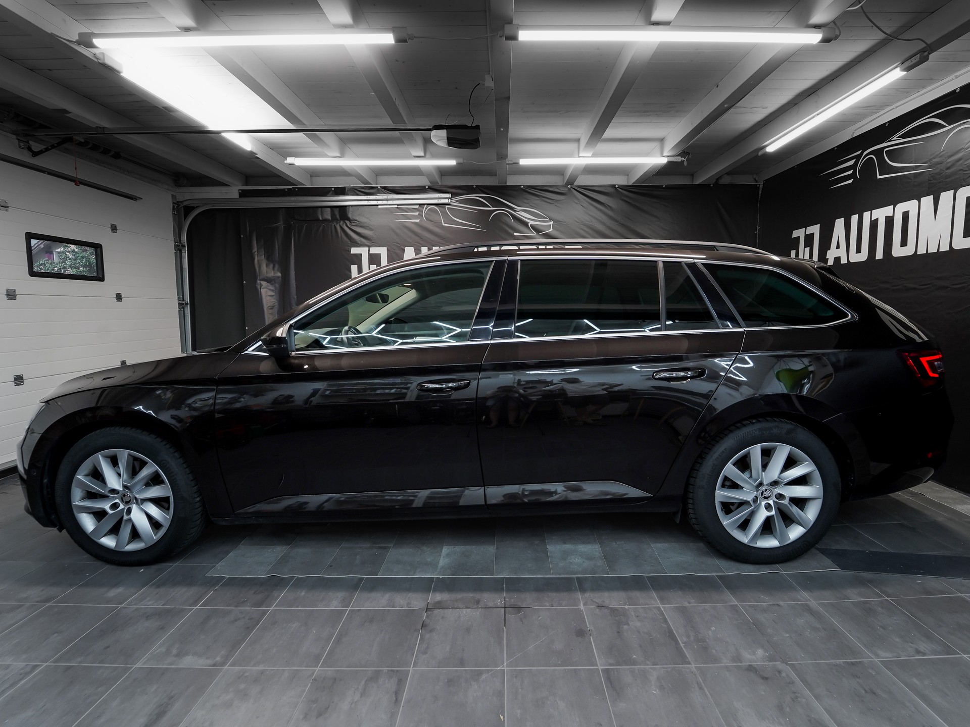 SKODA Superb Combi 2.0 TDi Ambition 4x4 DSG-image-6