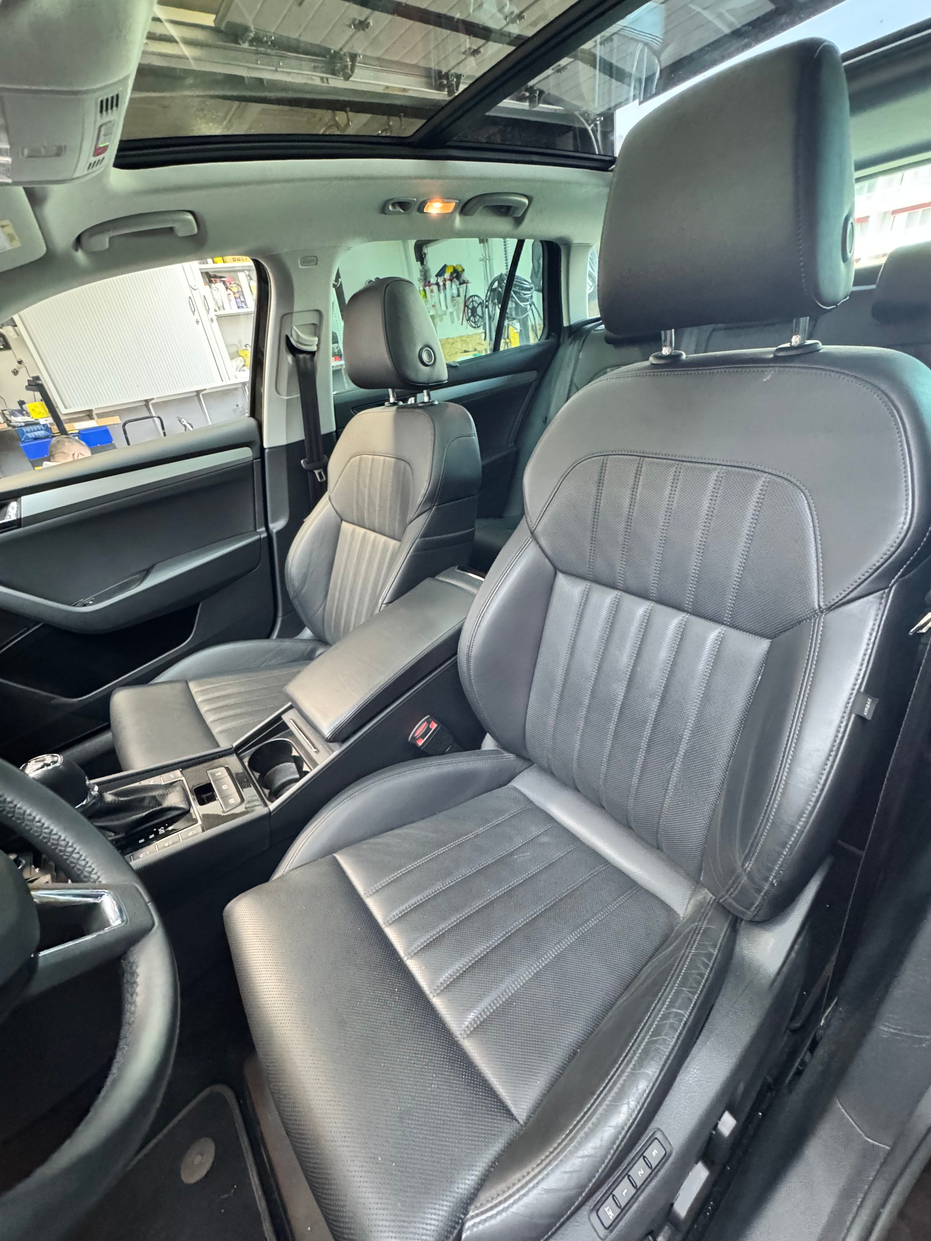 SKODA Superb Combi 2.0 TDi Ambition 4x4 DSG-image-10