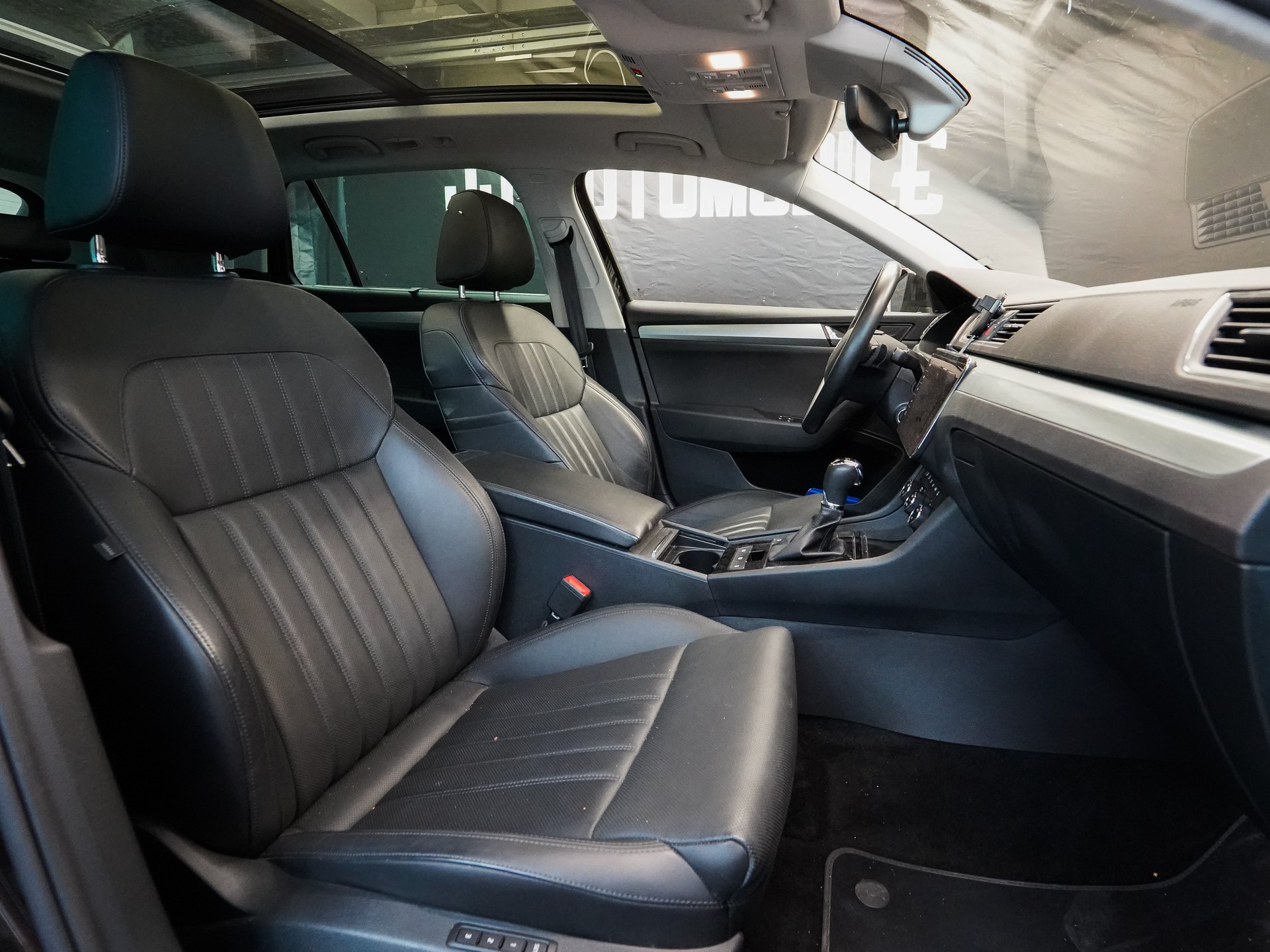 SKODA Superb Combi 2.0 TDi Ambition 4x4 DSG-image-10