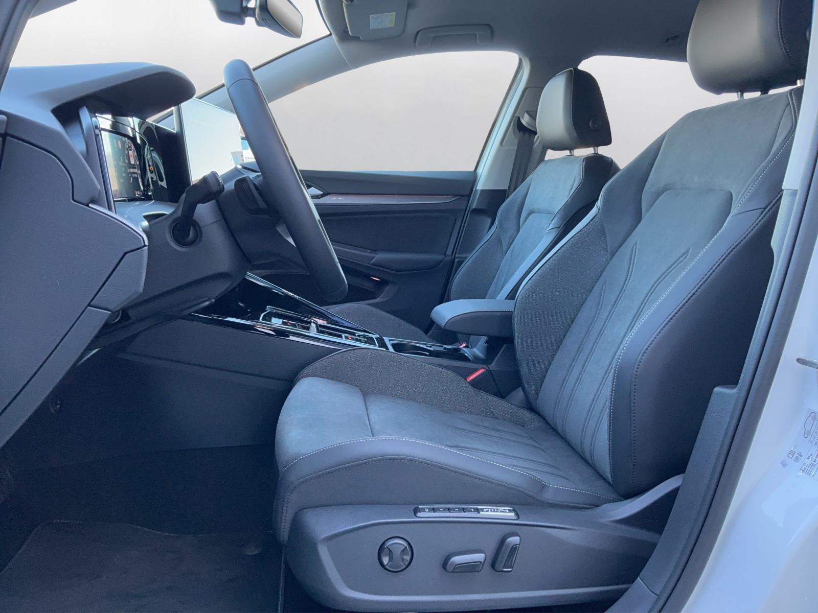 VW Golf Variant 2.0 TDI Style DSG-image-9