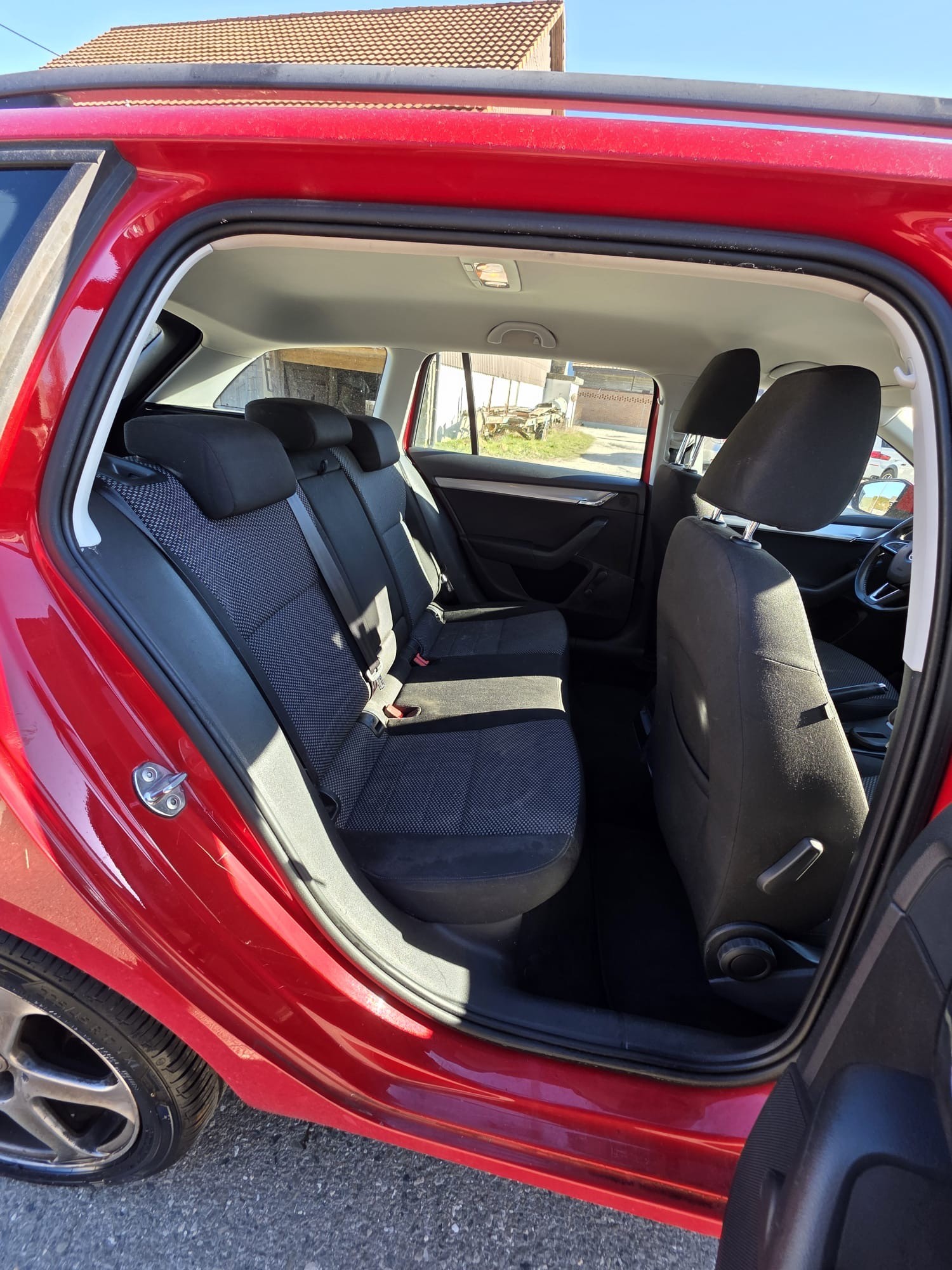SKODA Octavia Combi 1.2 TSI Style-image-3