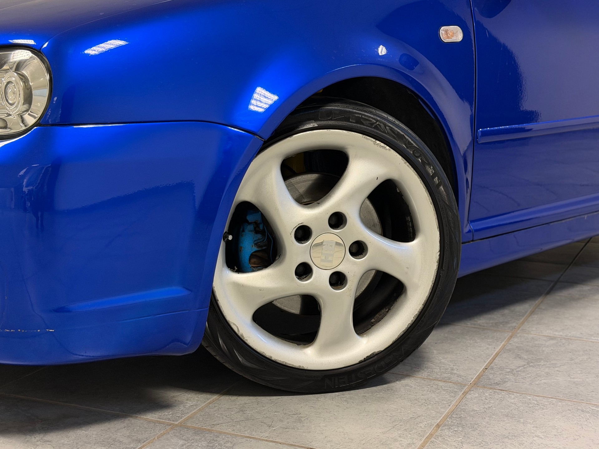 VW Golf 2.8 Highline 4Motion-image-4