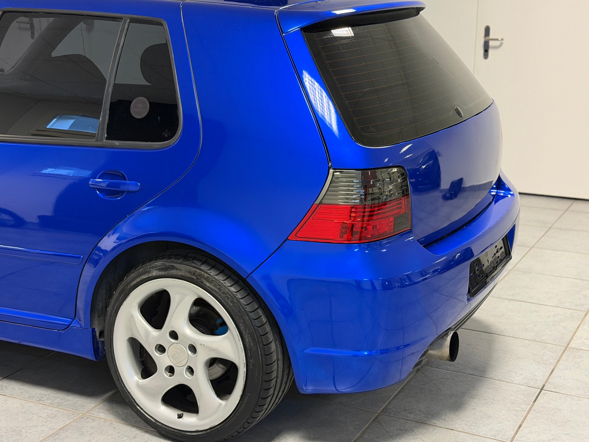 VW Golf 2.8 Highline 4Motion-image-12