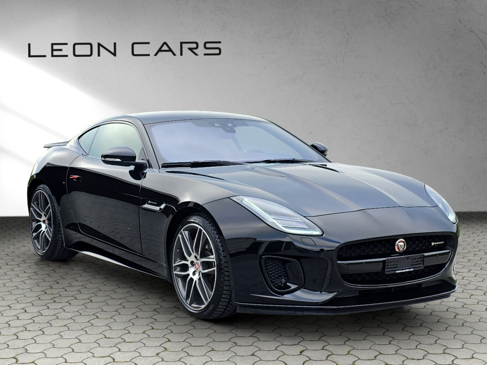JAGUAR F-Type 2.0 I4 R-Dynamic Automatik-showroom-element-1