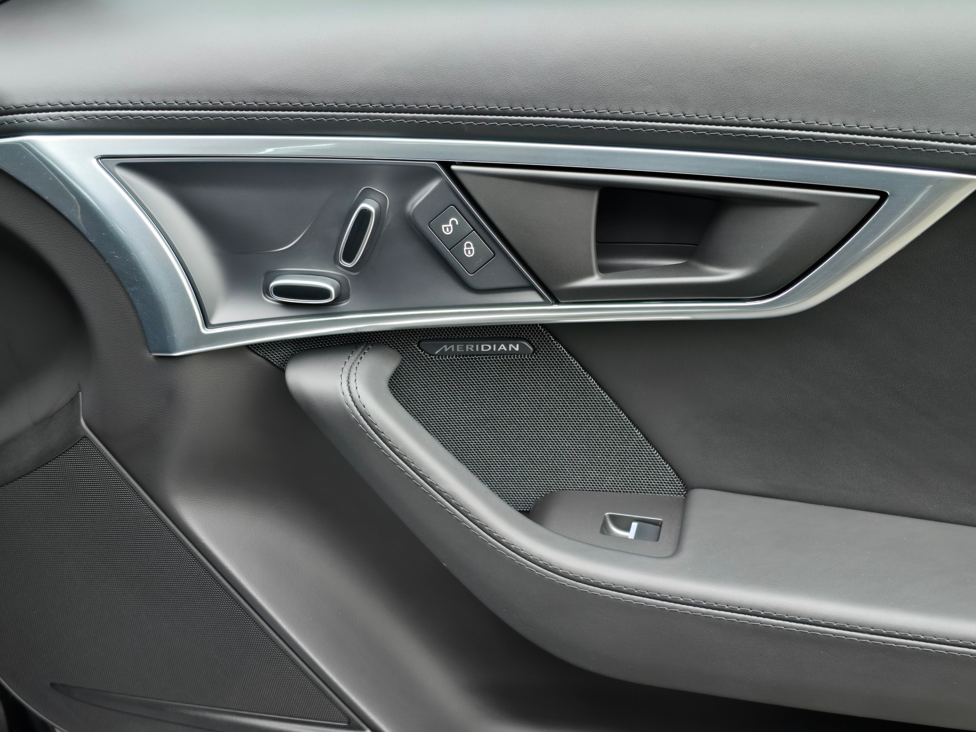 JAGUAR F-Type 2.0 I4 R-Dynamic Automatik-image-29