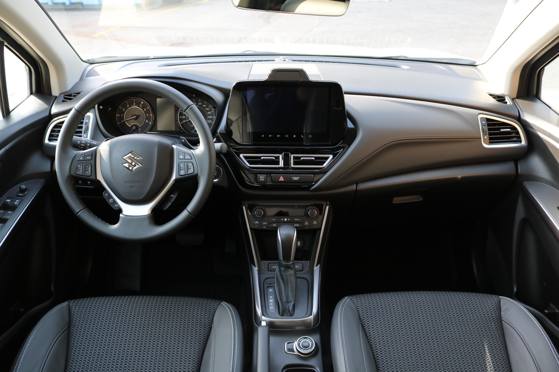 SUZUKI S-Cross 1.4T Compact Top 4WD Automatic-showroom-element-3